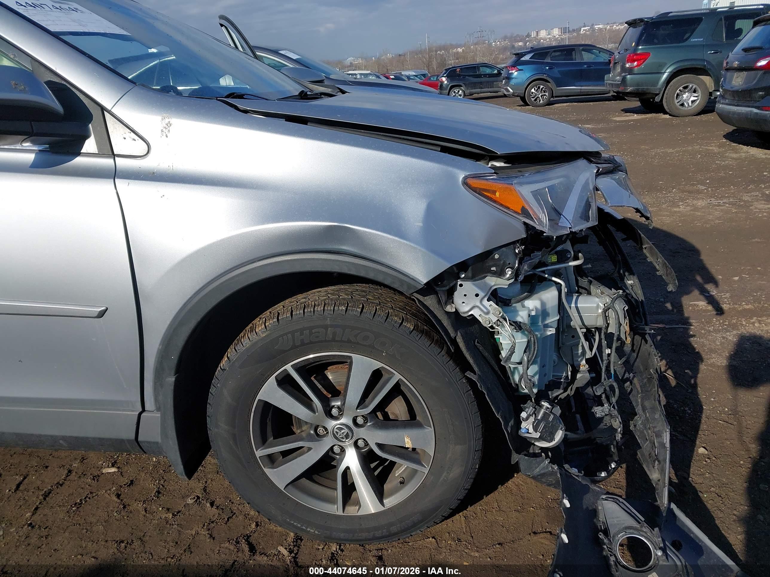 TOYOTA RAV4 image 6