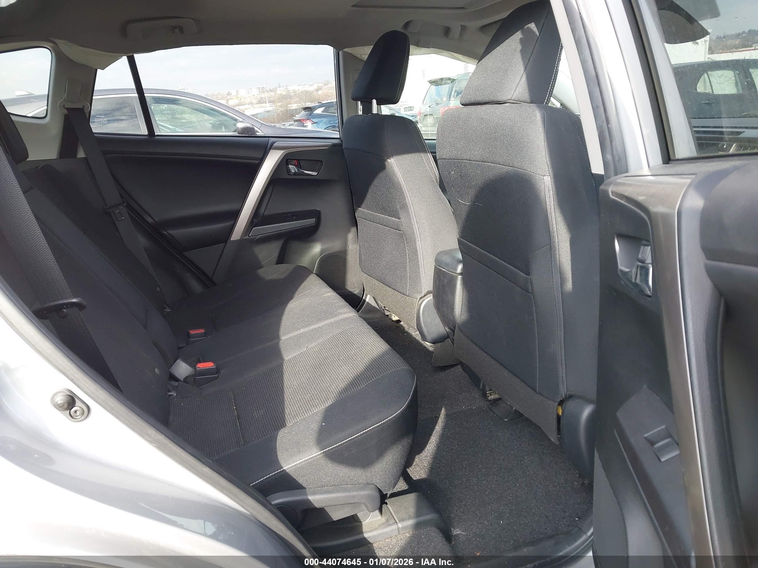 TOYOTA RAV4 image 8