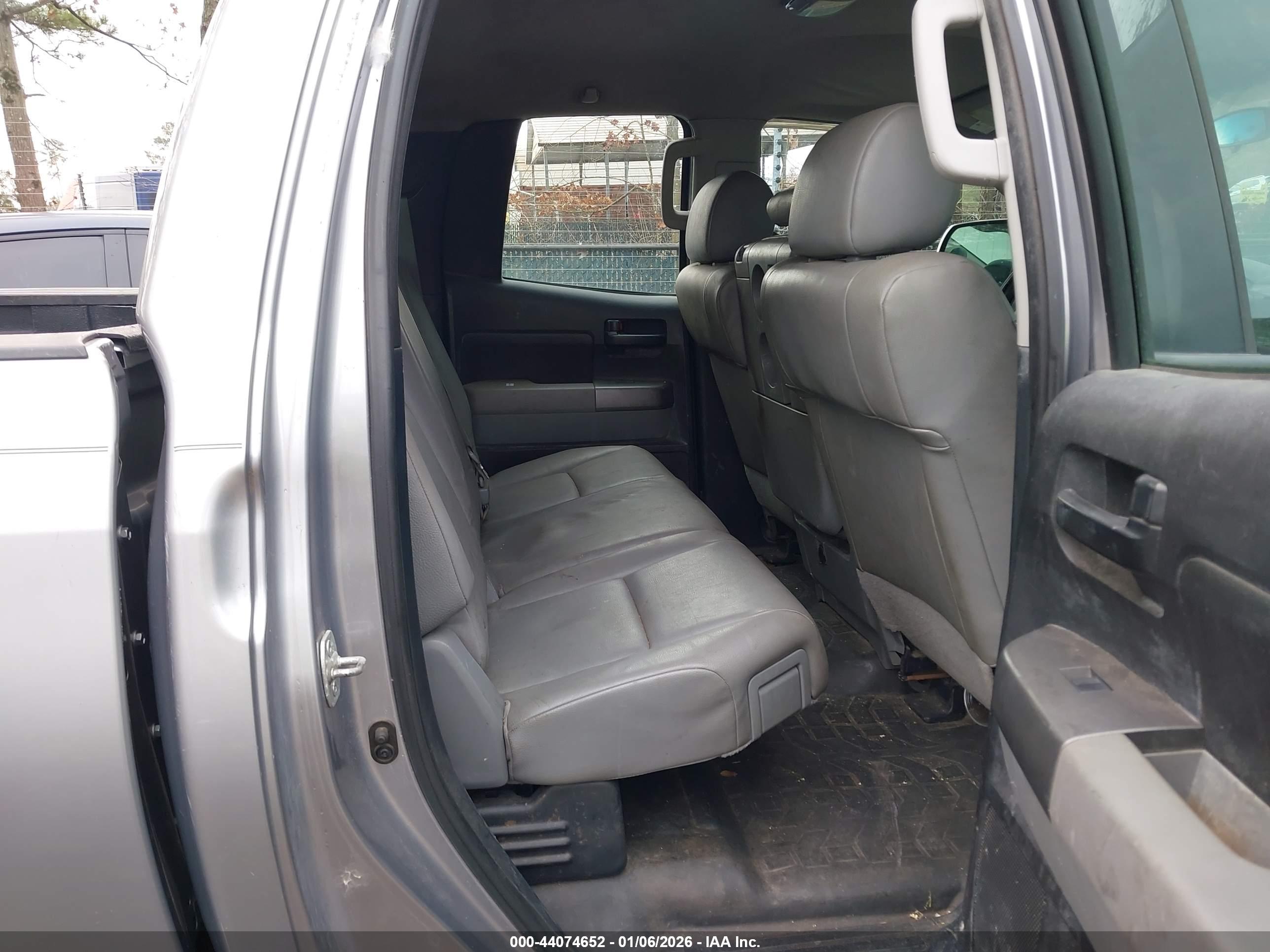 TOYOTA TUNDRA image 8