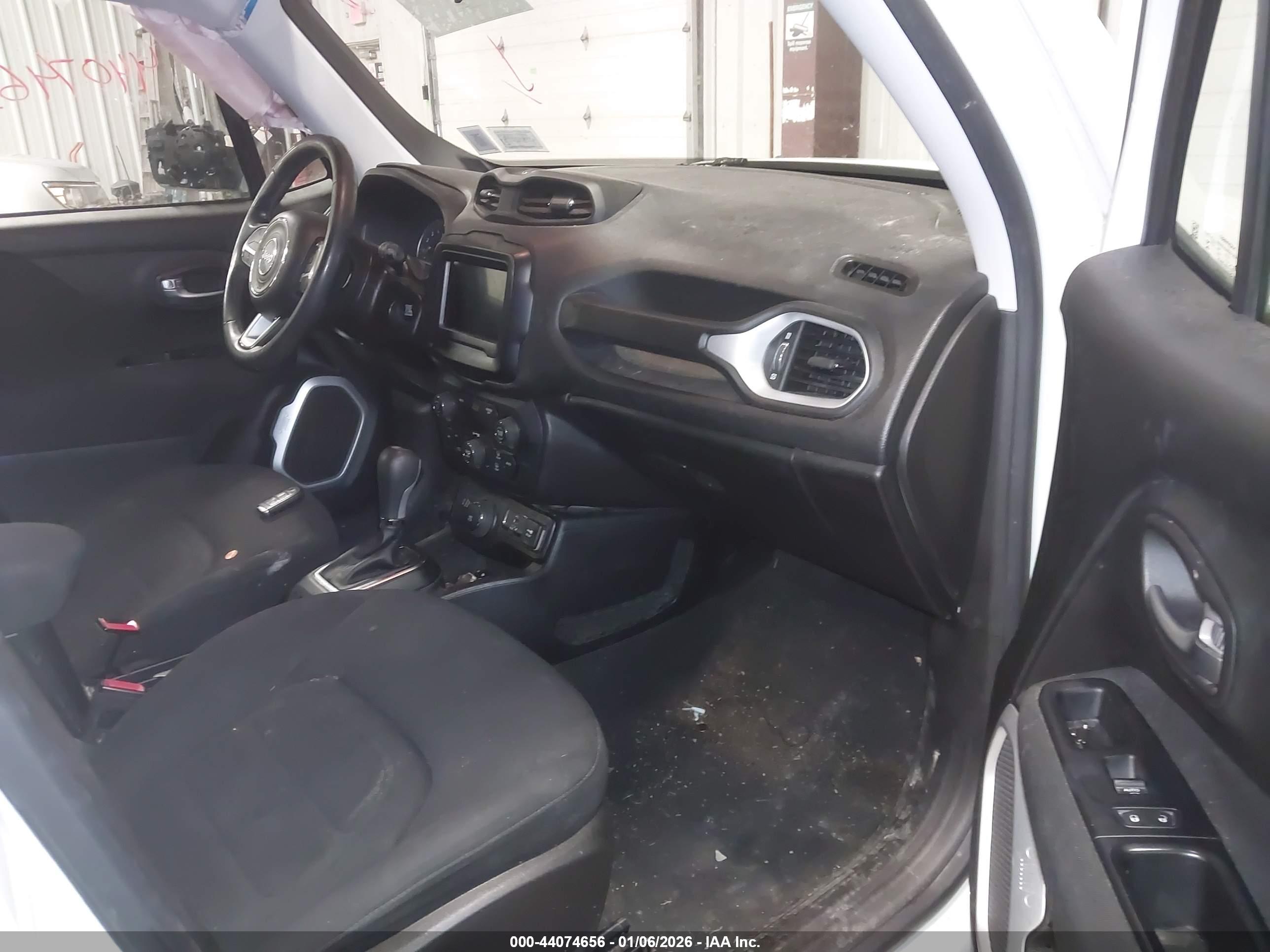 JEEP RENEGADE image 5