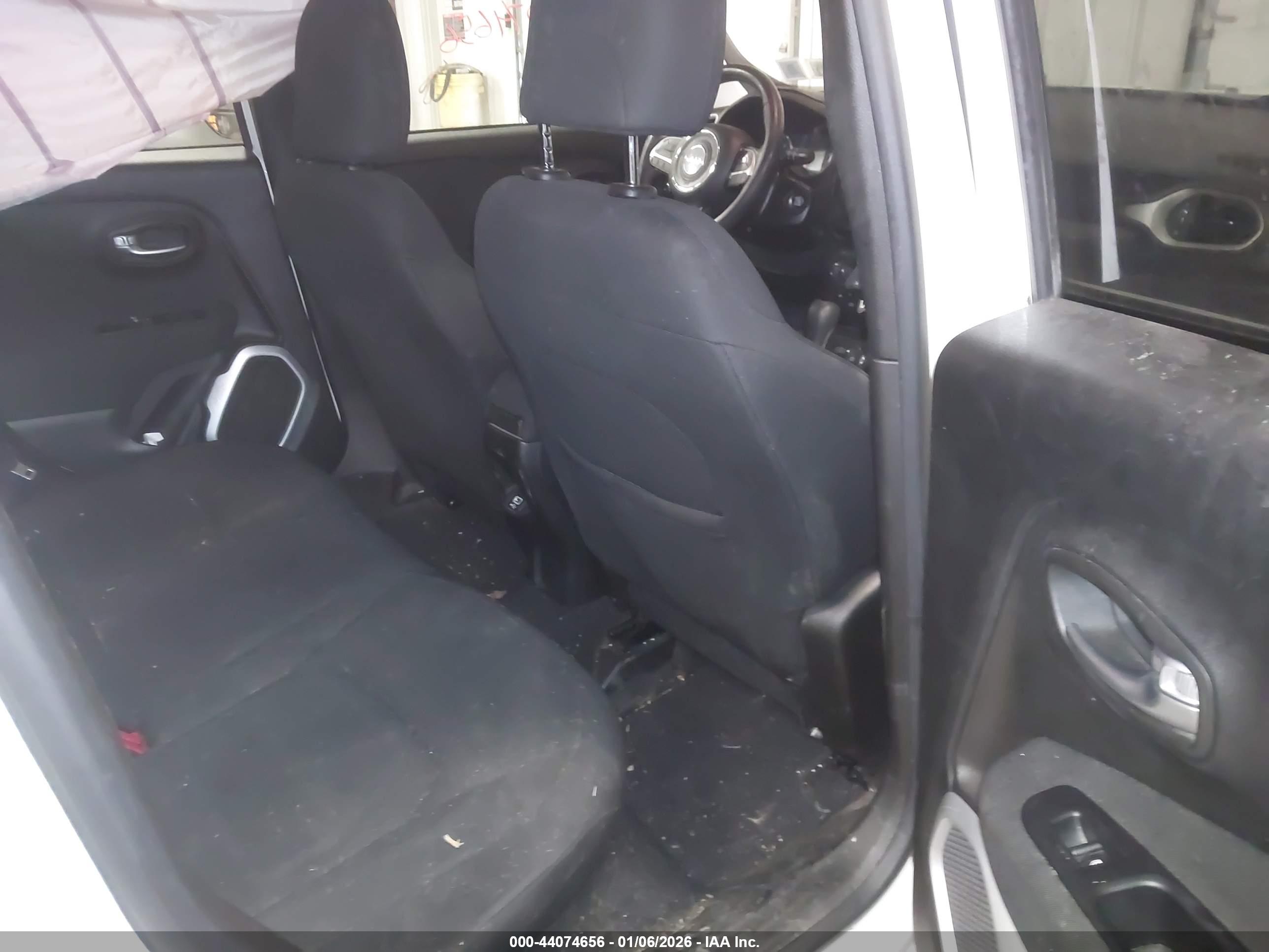 JEEP RENEGADE image 8