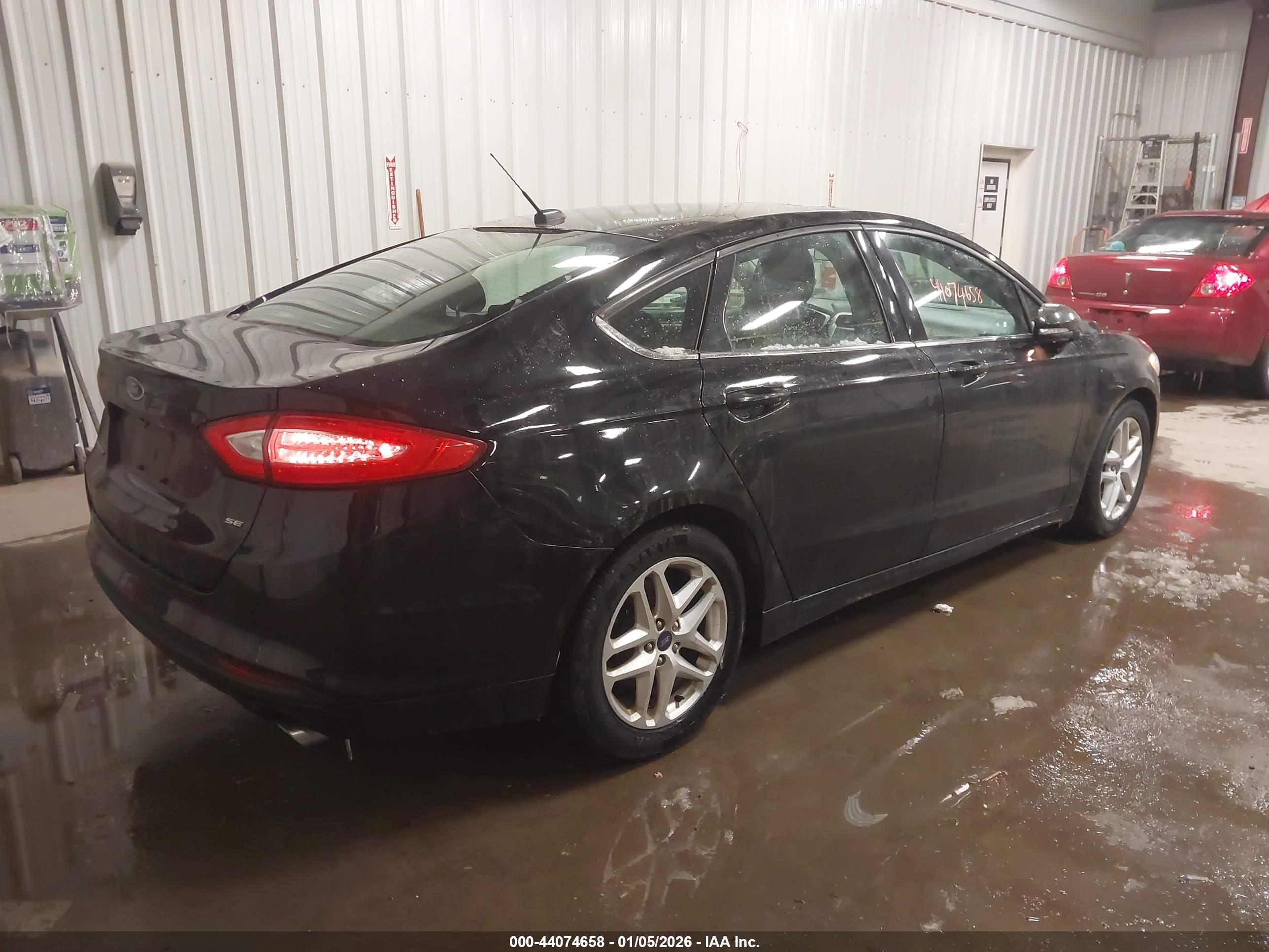FORD FUSION image 4