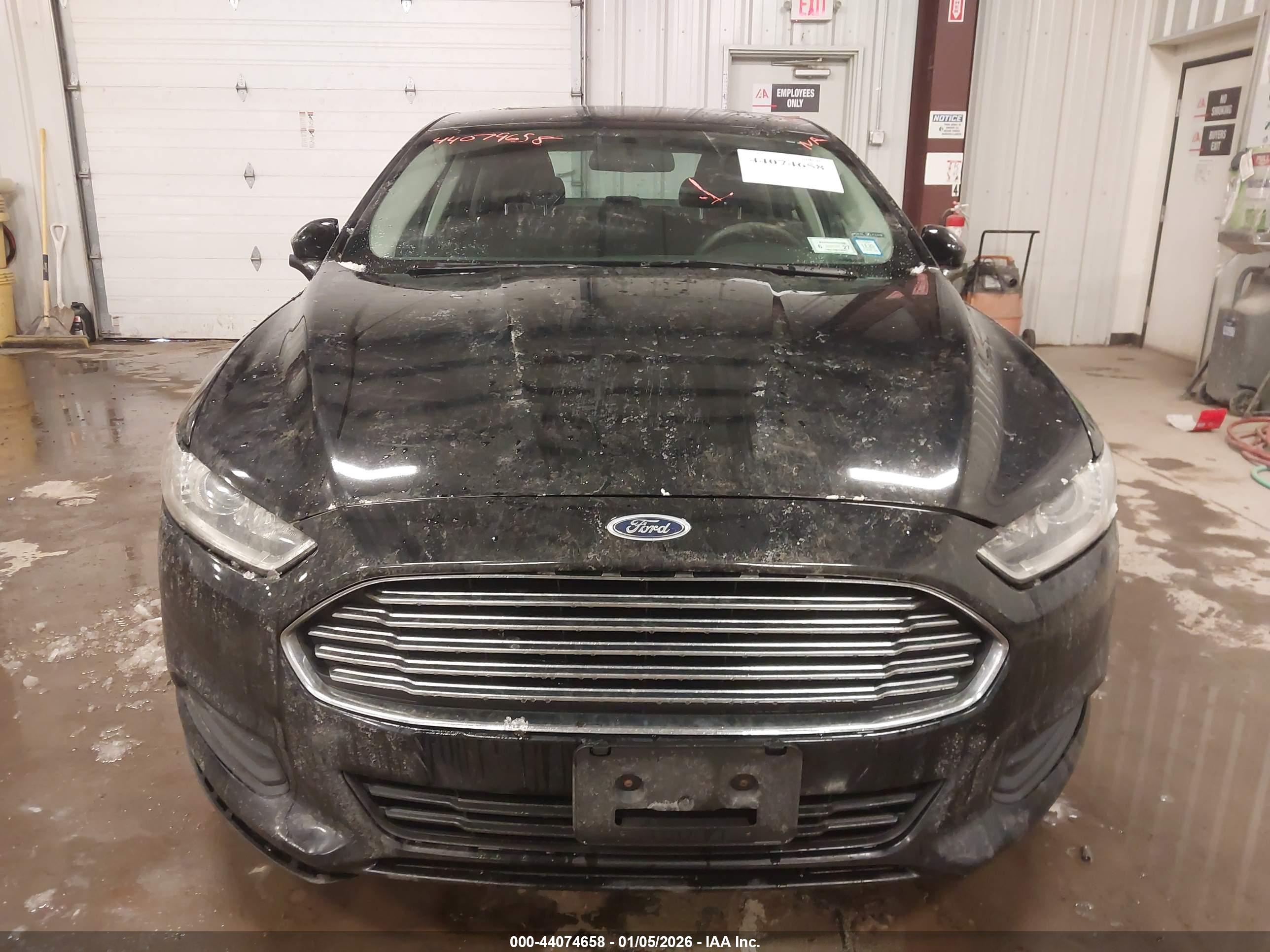 FORD FUSION image 6