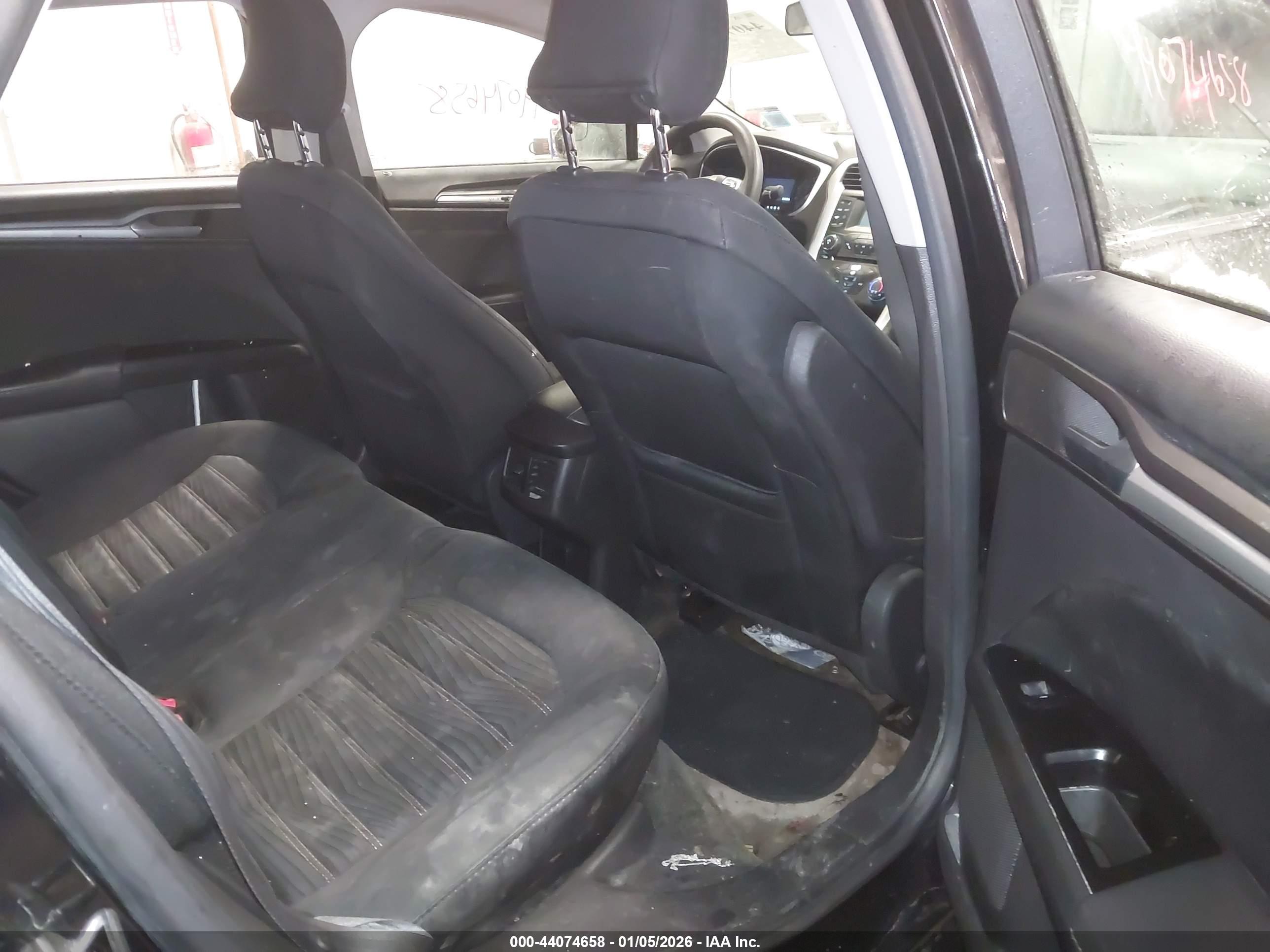 FORD FUSION image 8