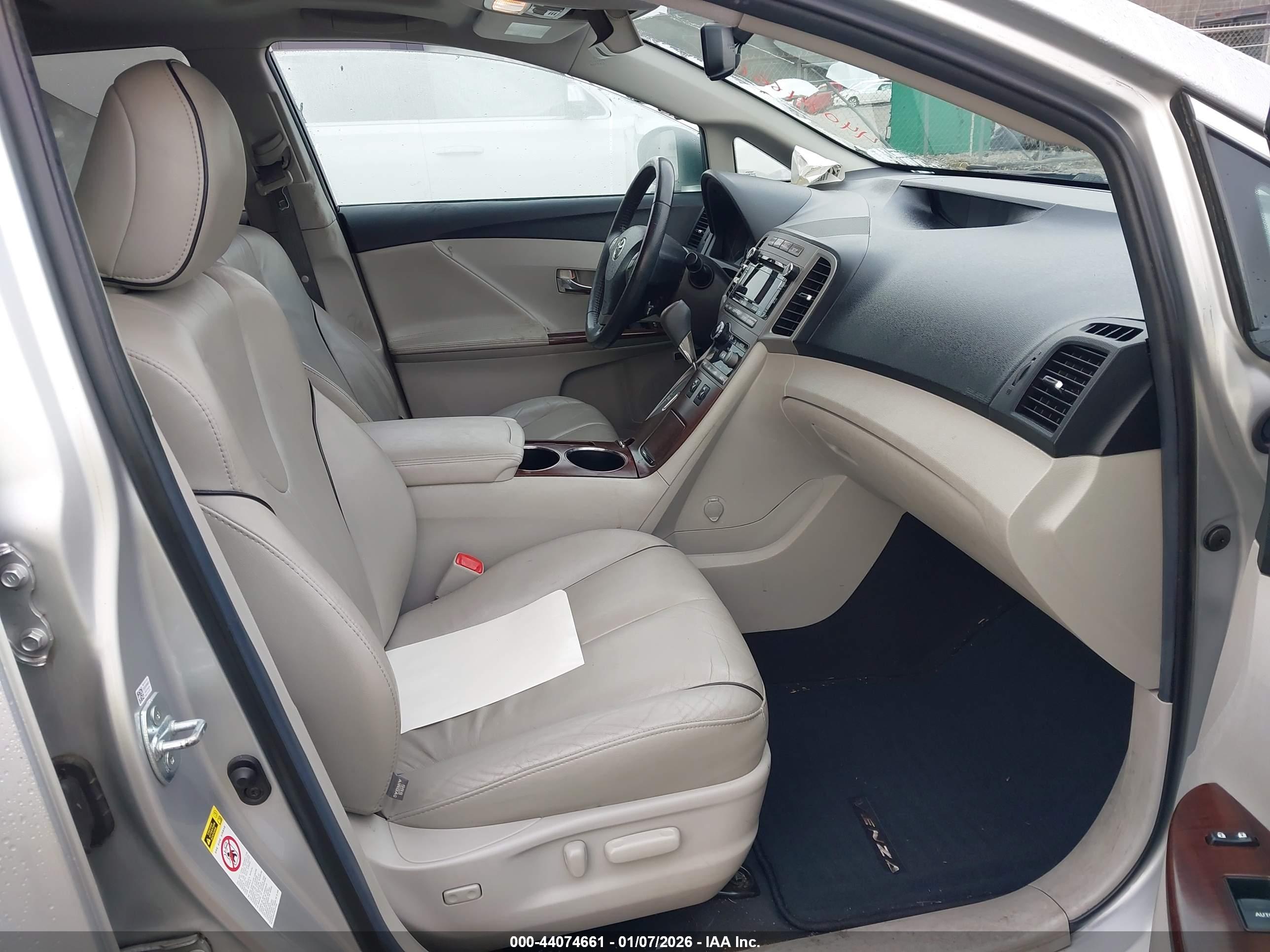 TOYOTA VENZA image 5