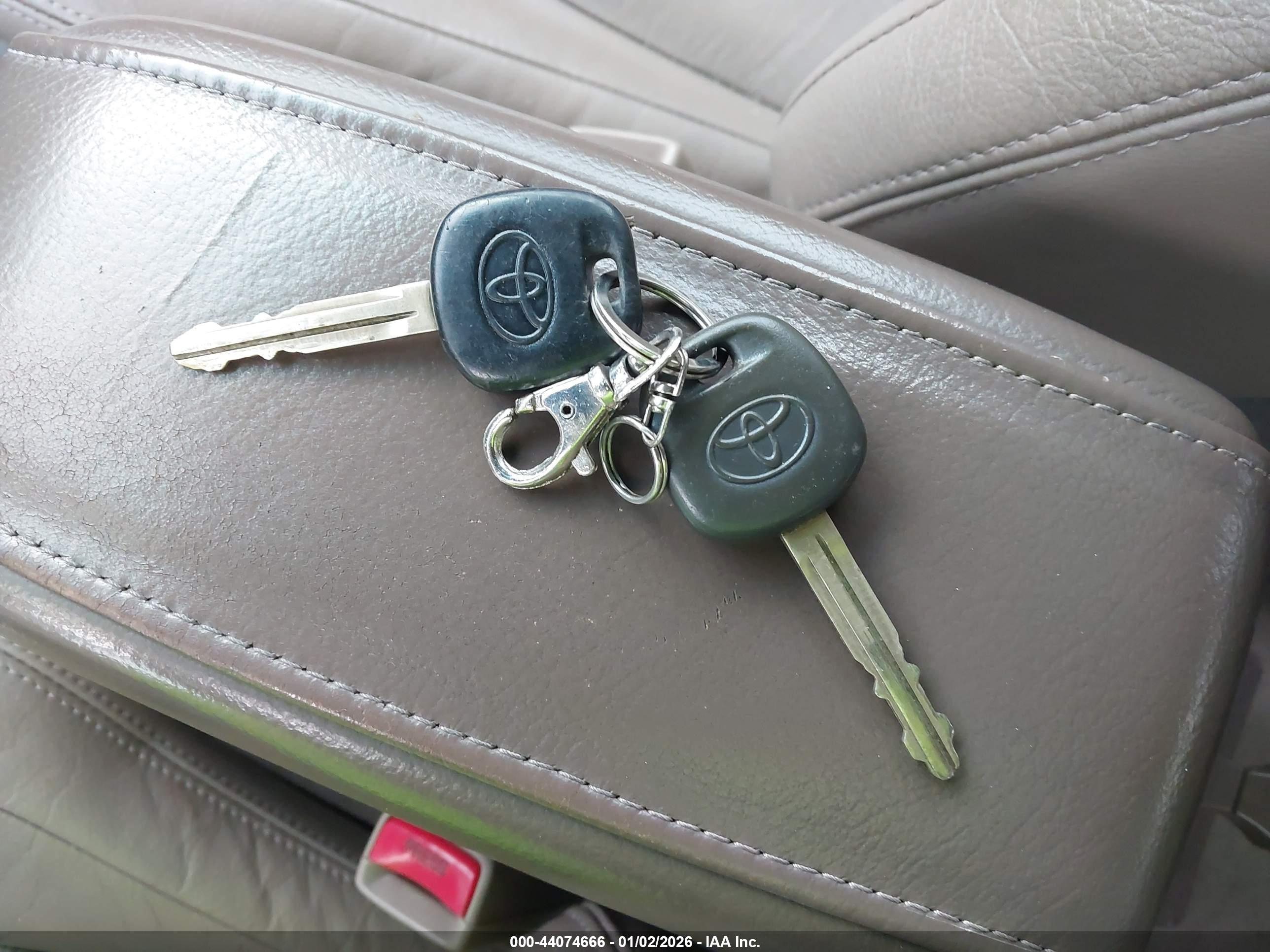 TOYOTA 4RUNNER image 11