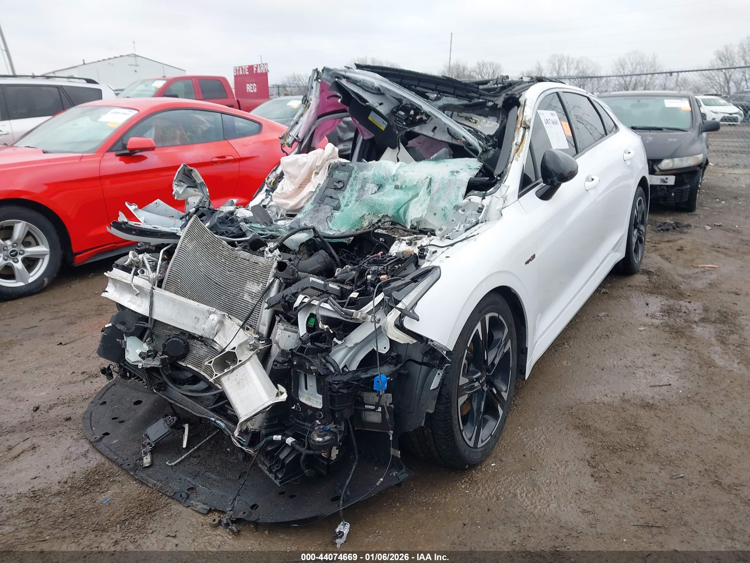 KIA K5 image 2