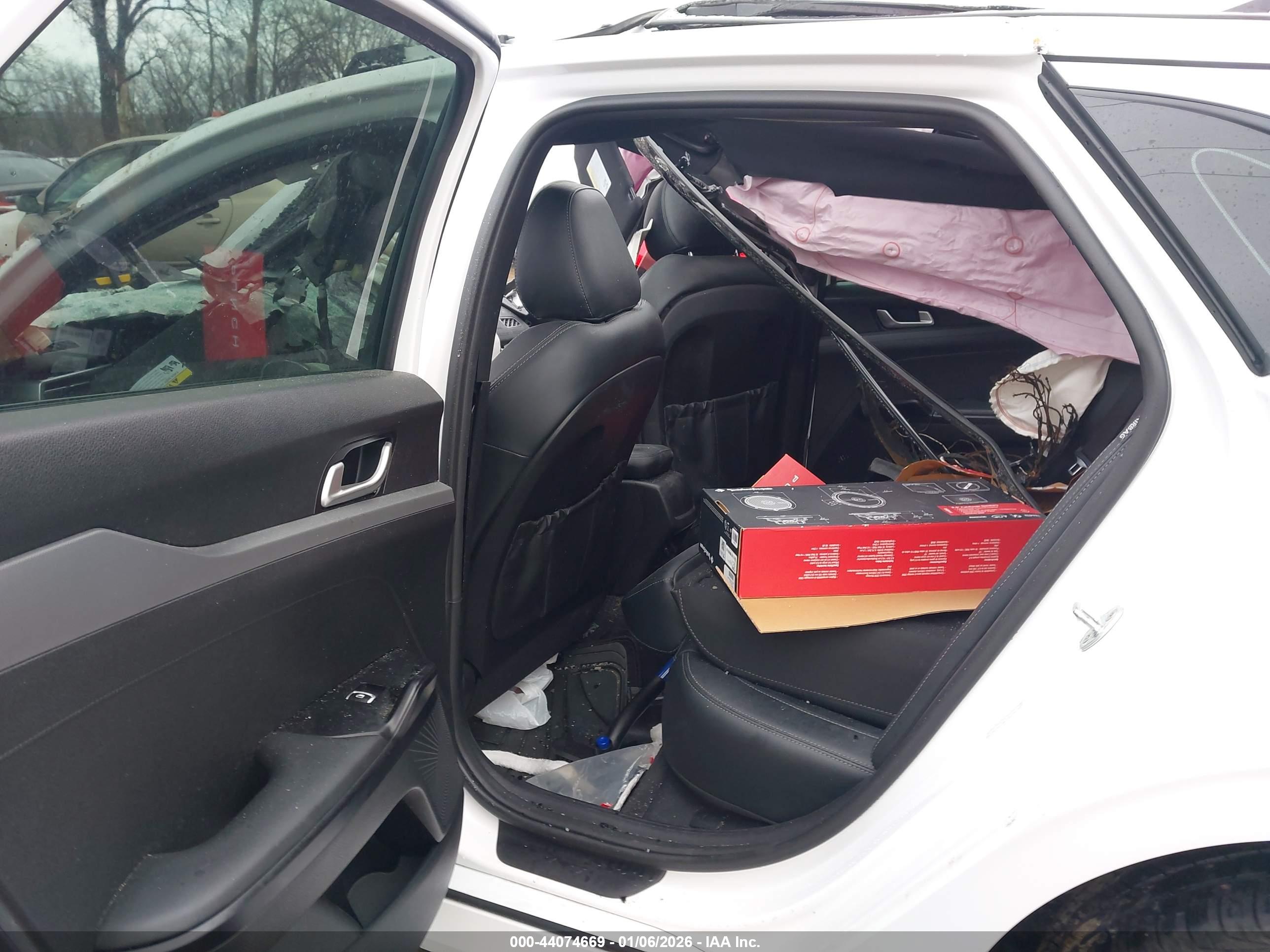 KIA K5 image 8