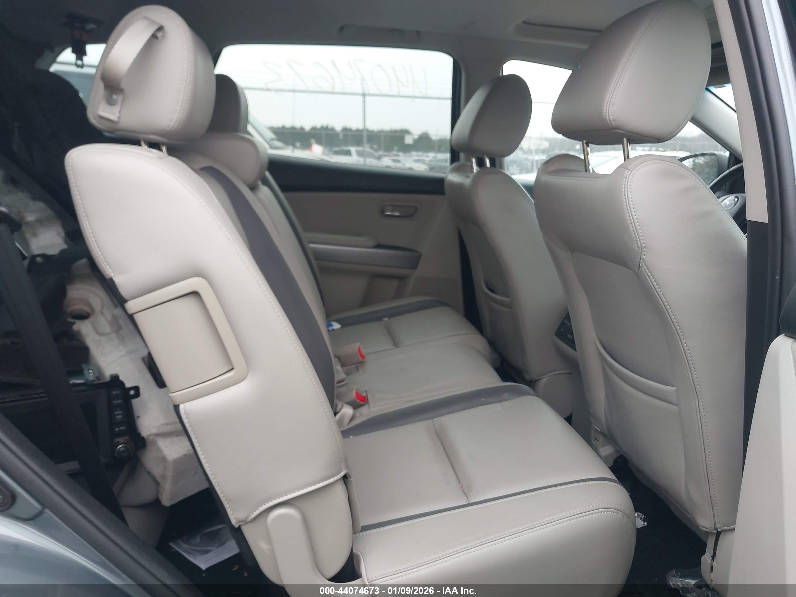 MAZDA CX-9 image 8