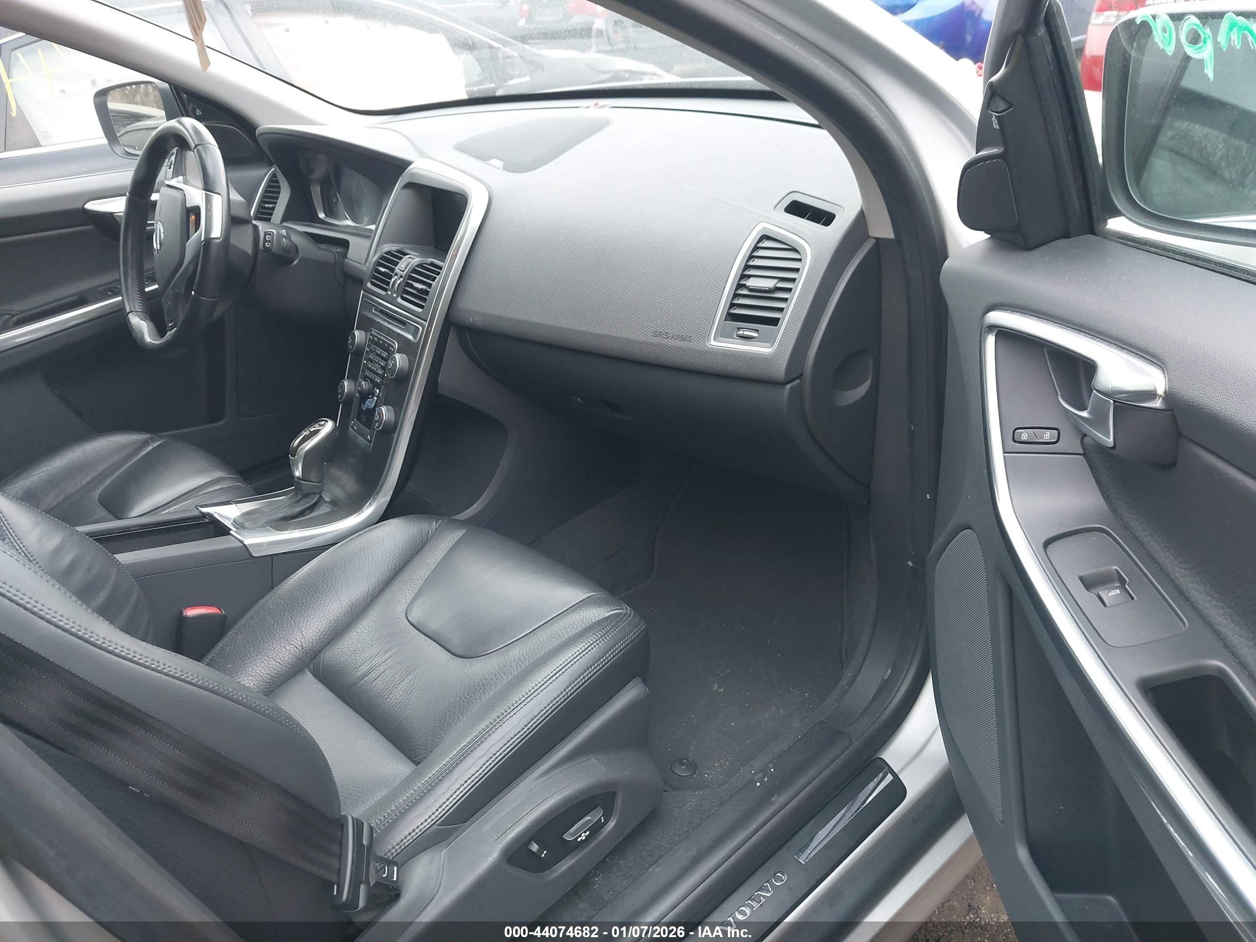 VOLVO XC60 image 5