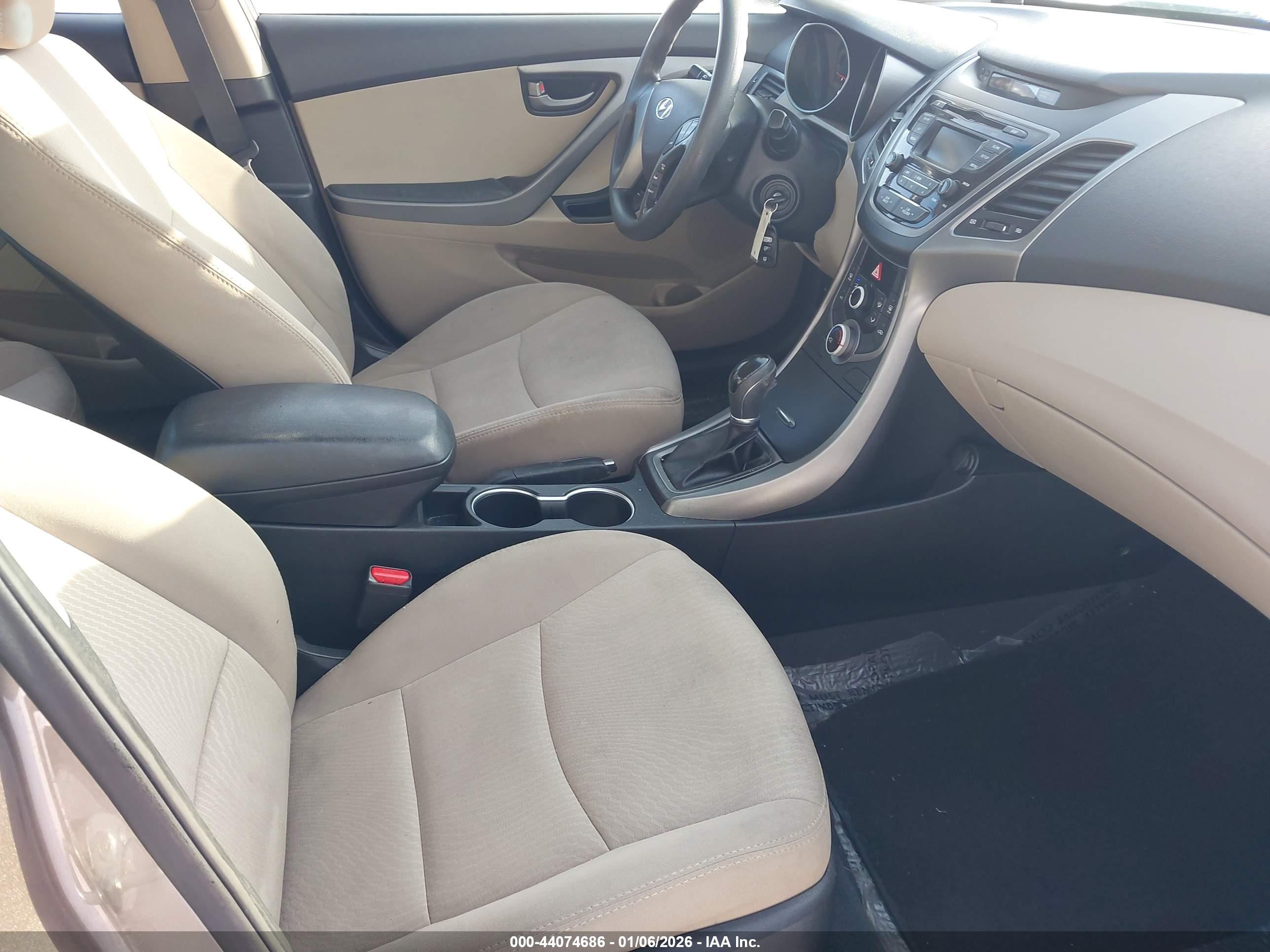 HYUNDAI ELANTRA image 5