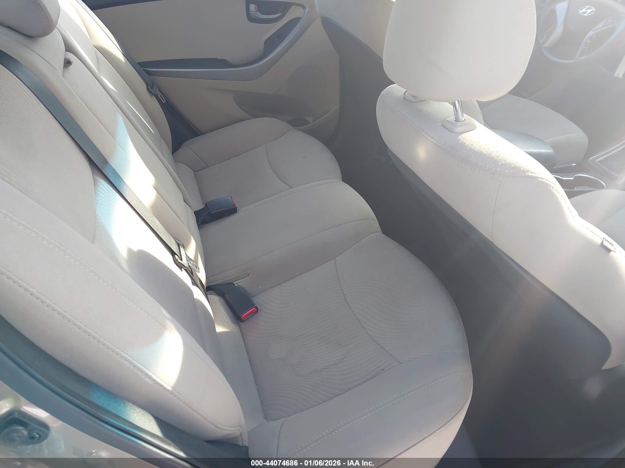 HYUNDAI ELANTRA image 8