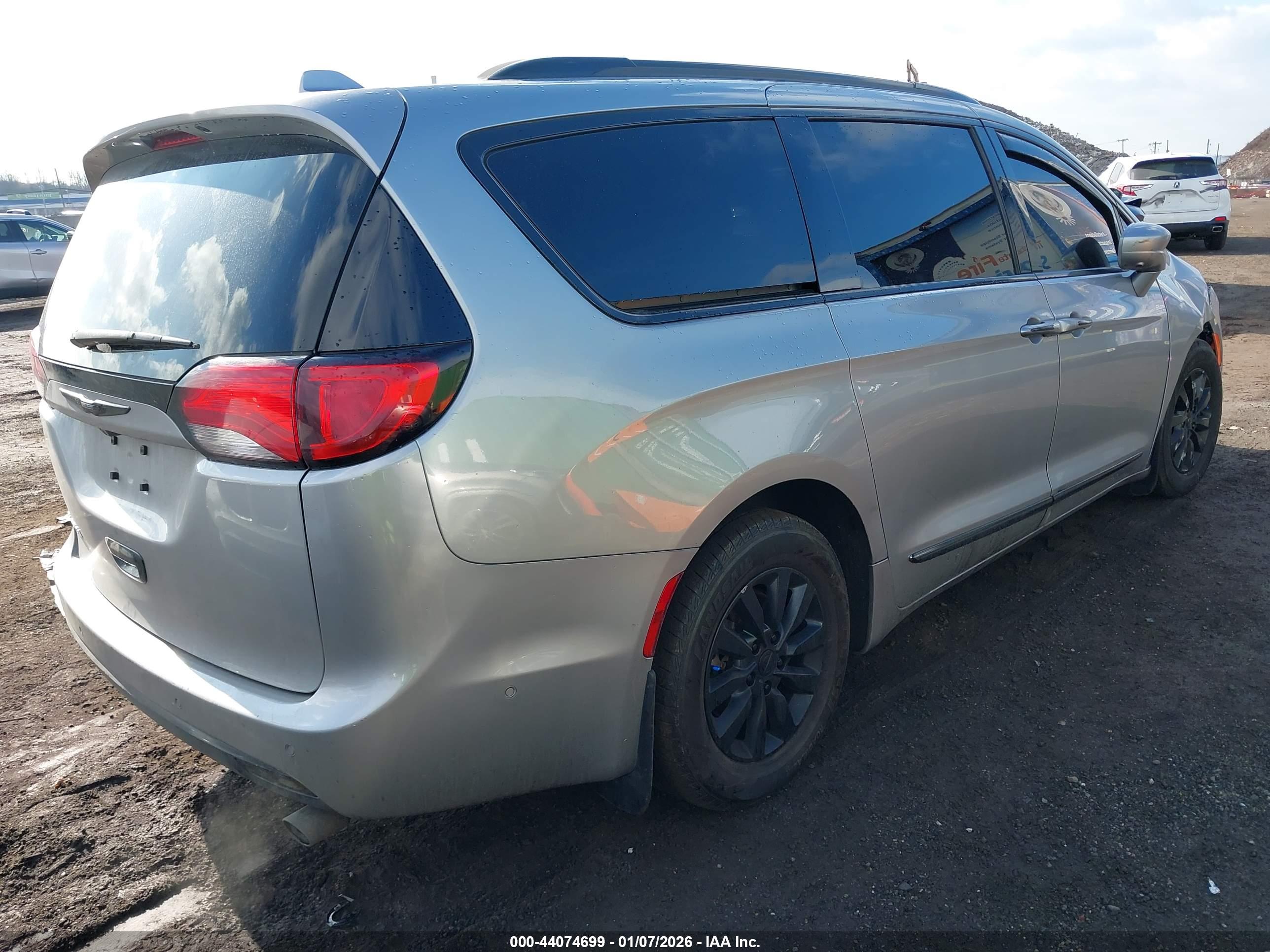 CHRYSLER PACIFICA image 4