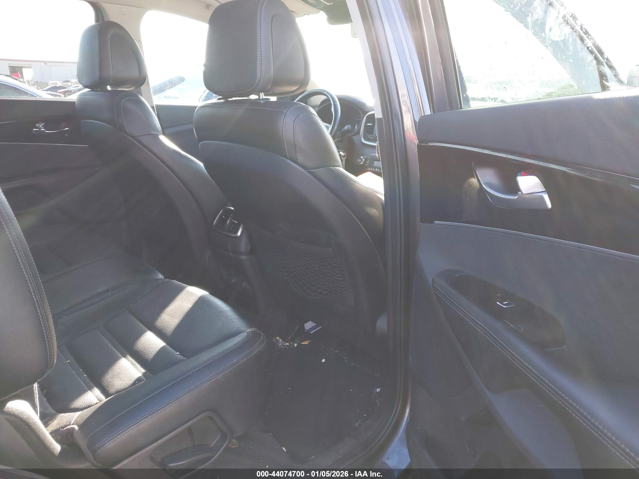 KIA SORENTO image 8