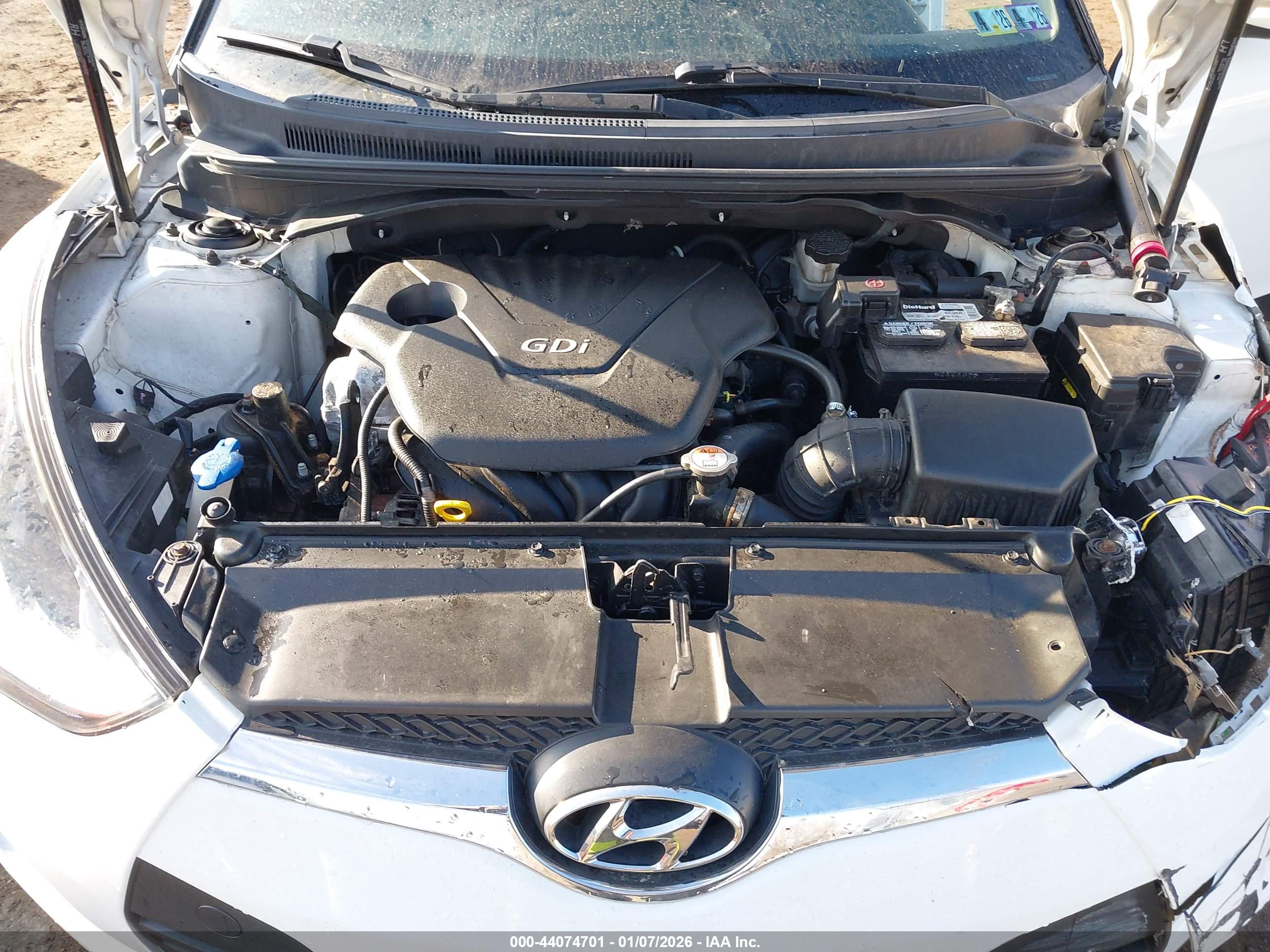 HYUNDAI VELOSTER image 10