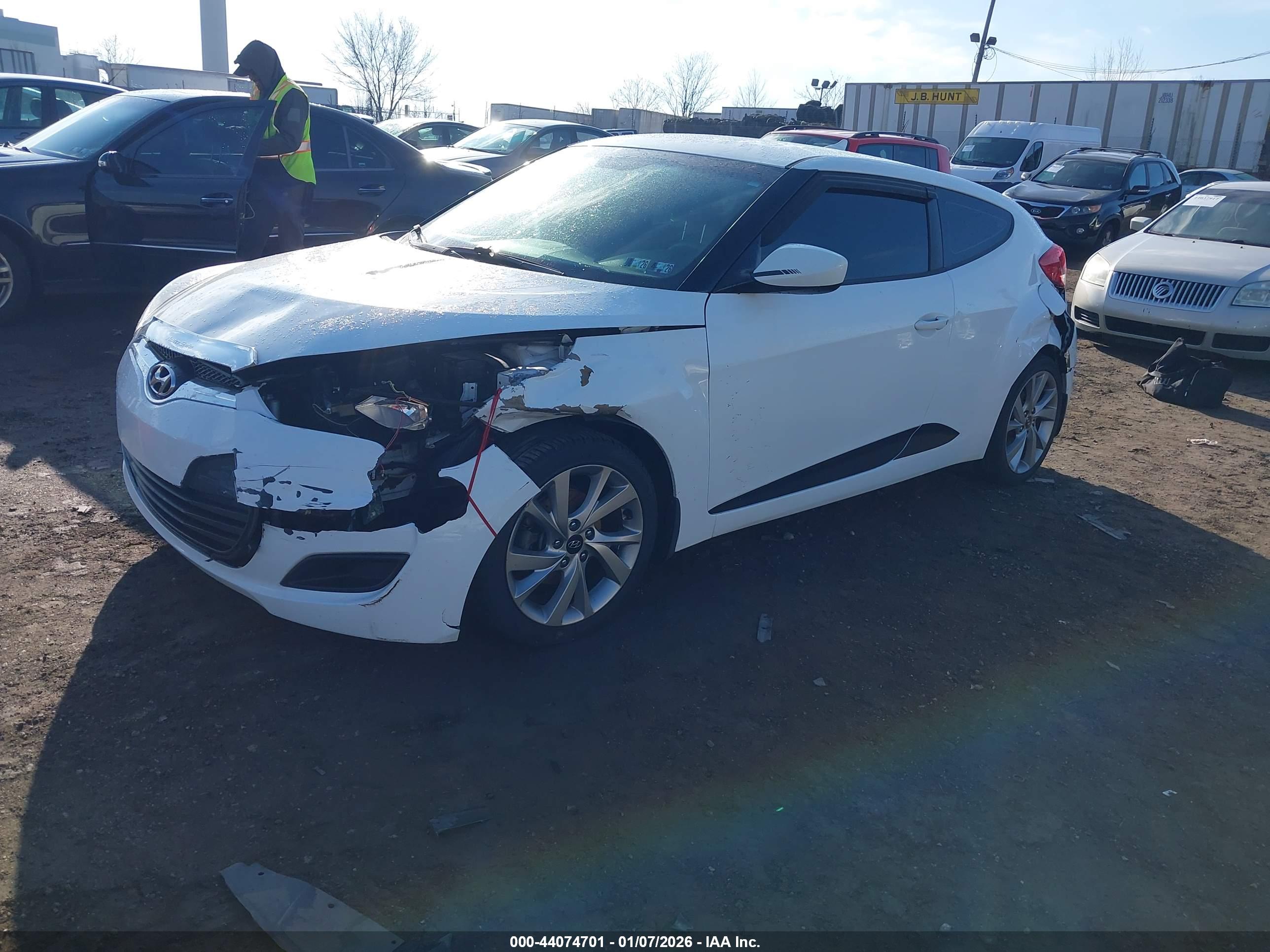 HYUNDAI VELOSTER image 2