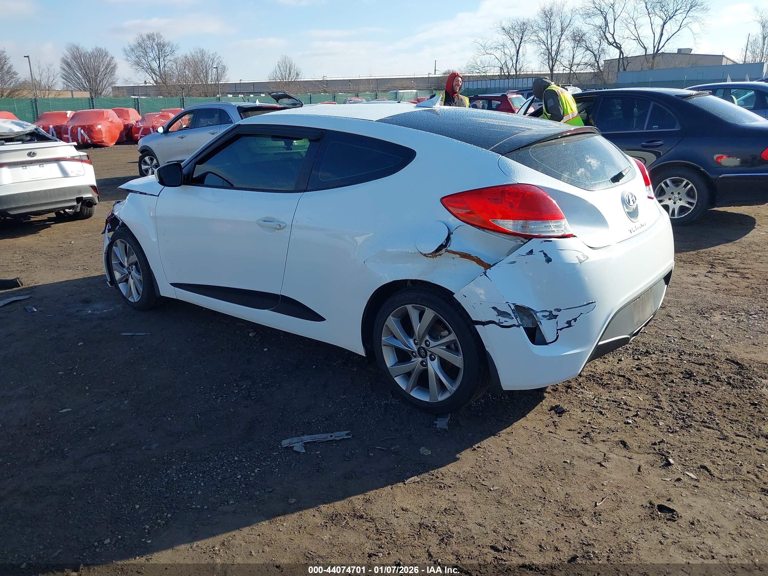 HYUNDAI VELOSTER image 3