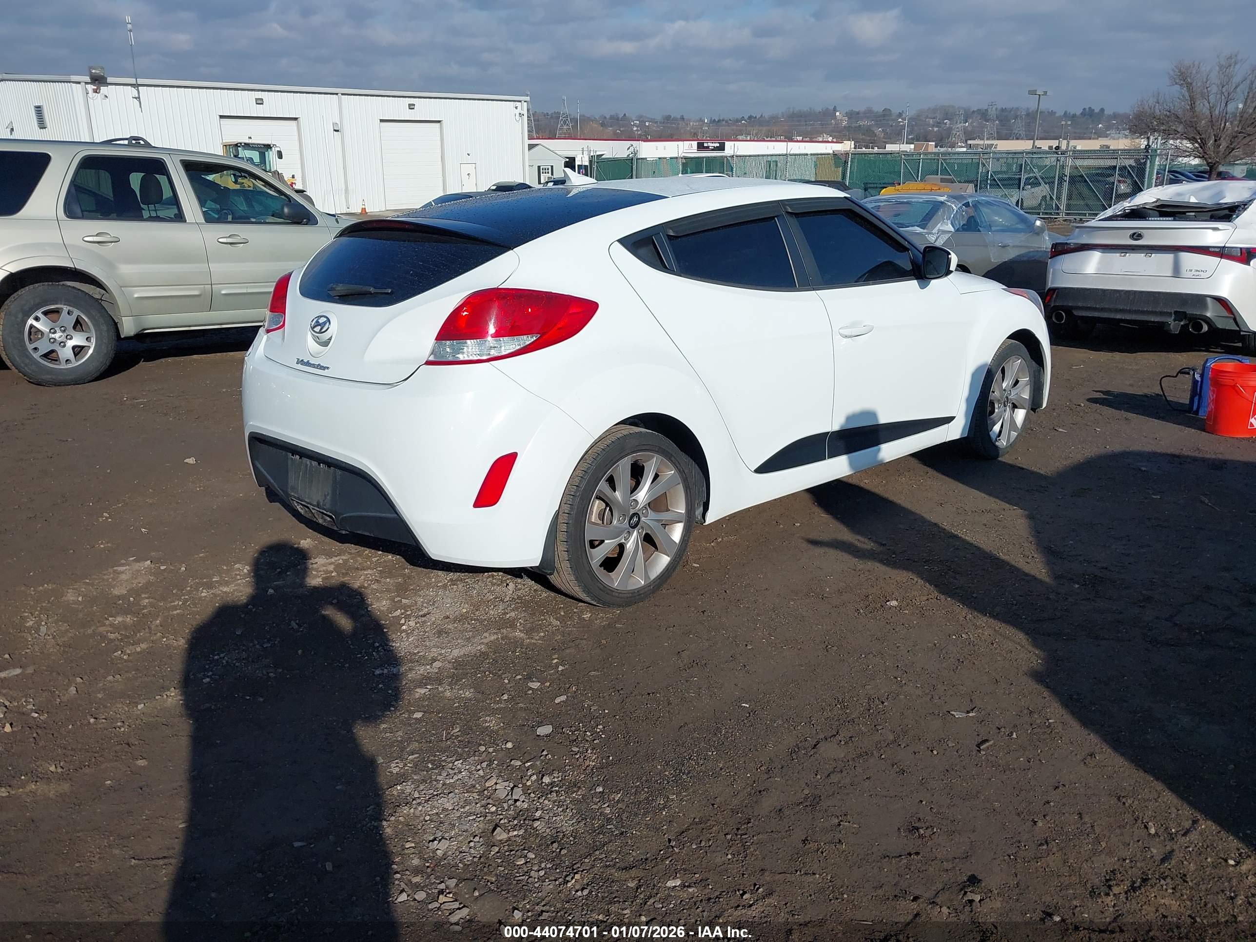 HYUNDAI VELOSTER image 4