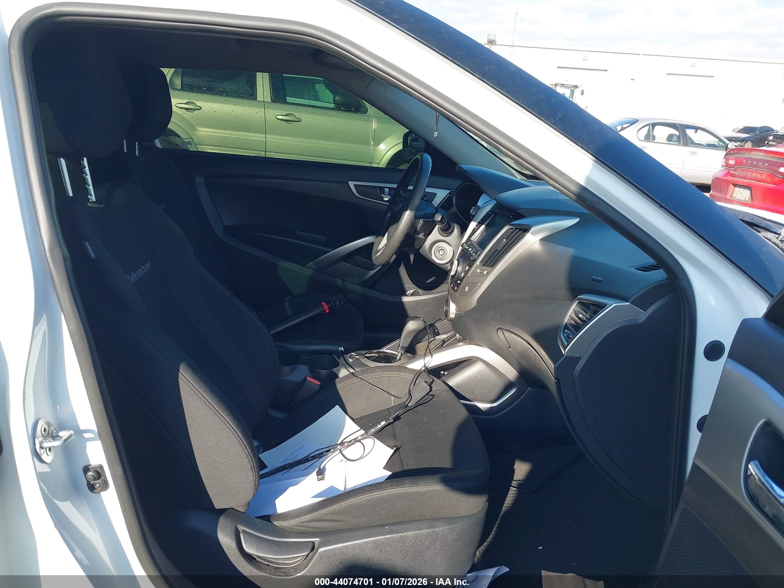 HYUNDAI VELOSTER image 5