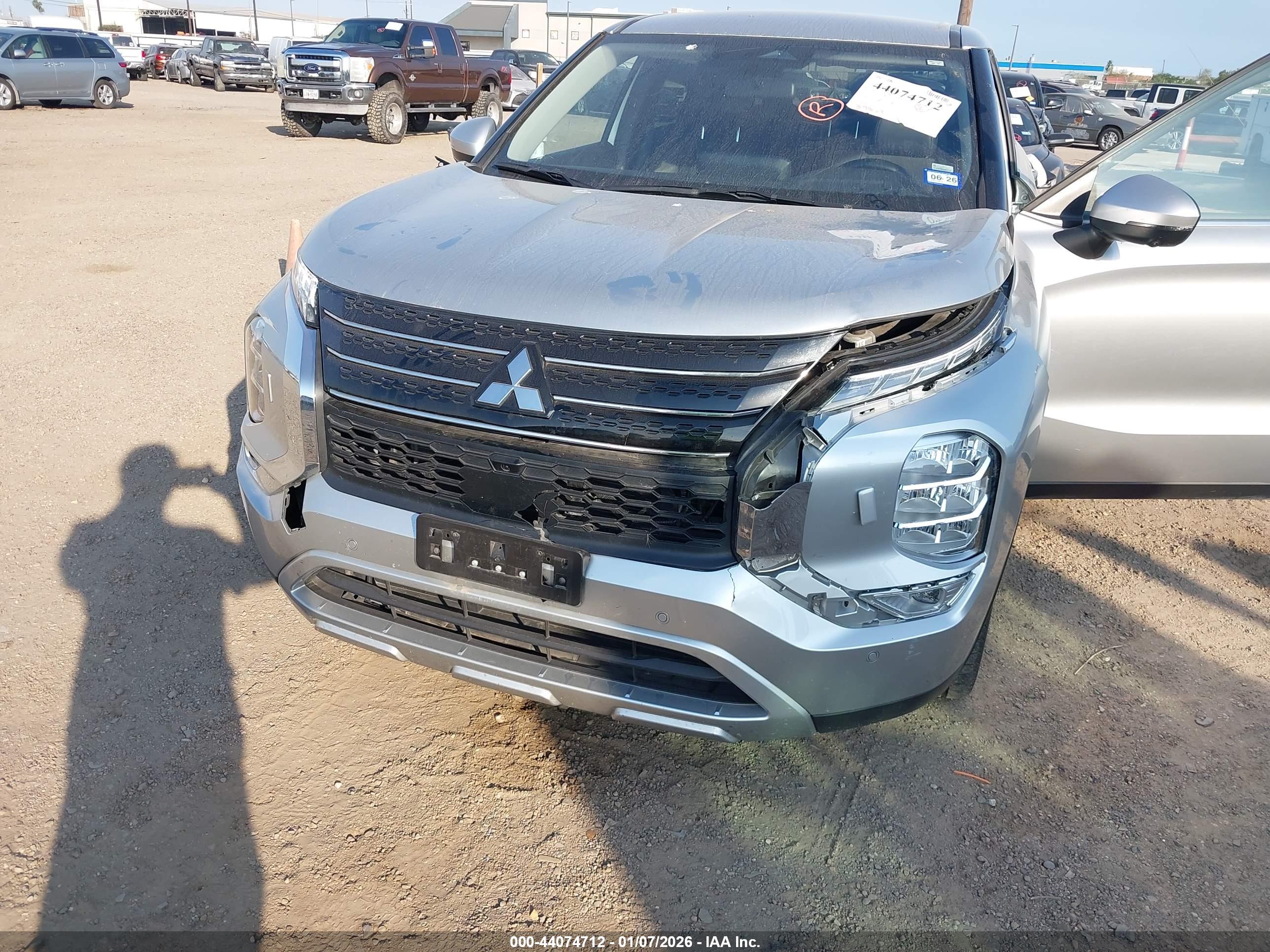 MITSUBISHI OUTLANDER image 6