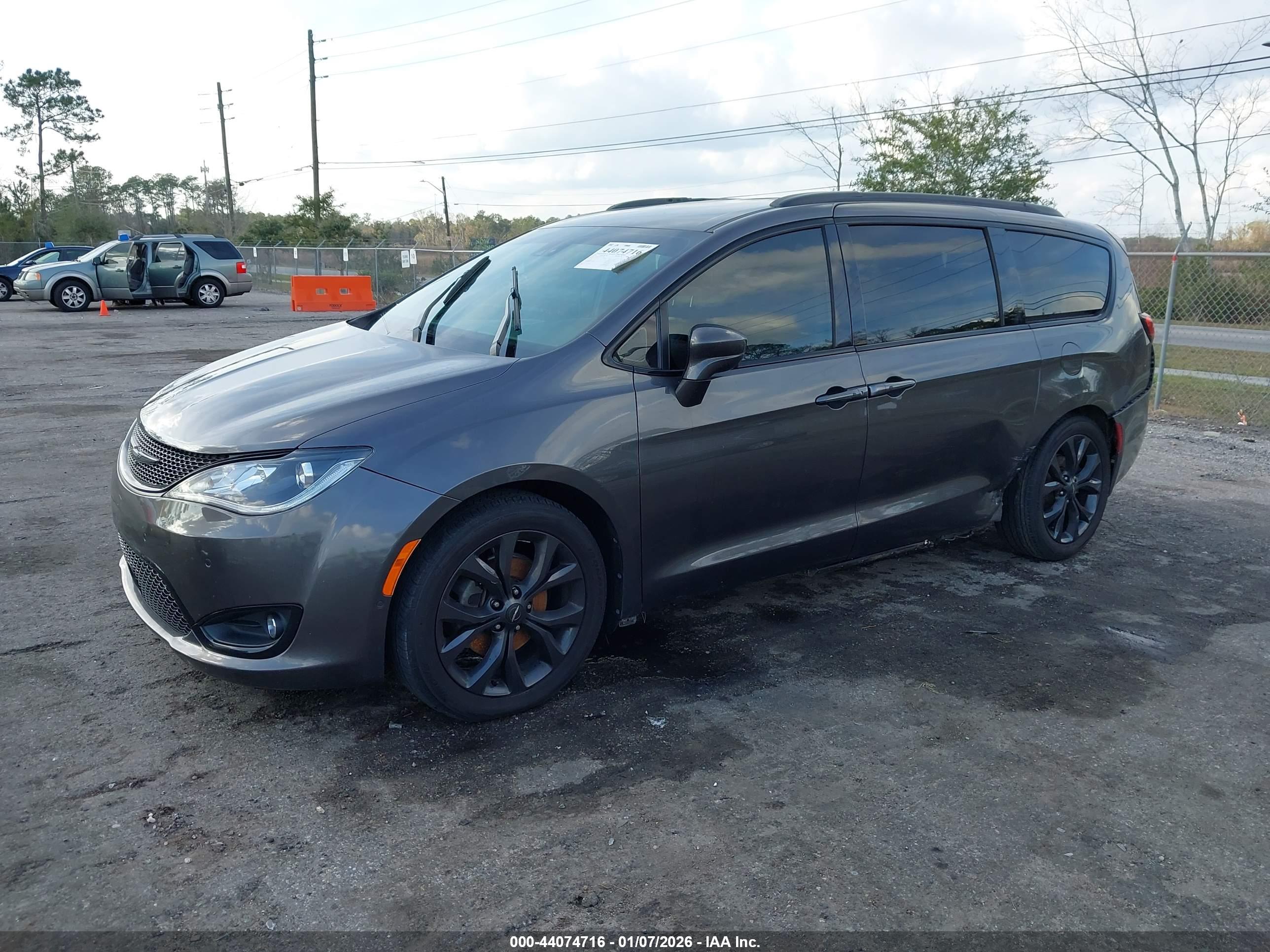 CHRYSLER PACIFICA image 2