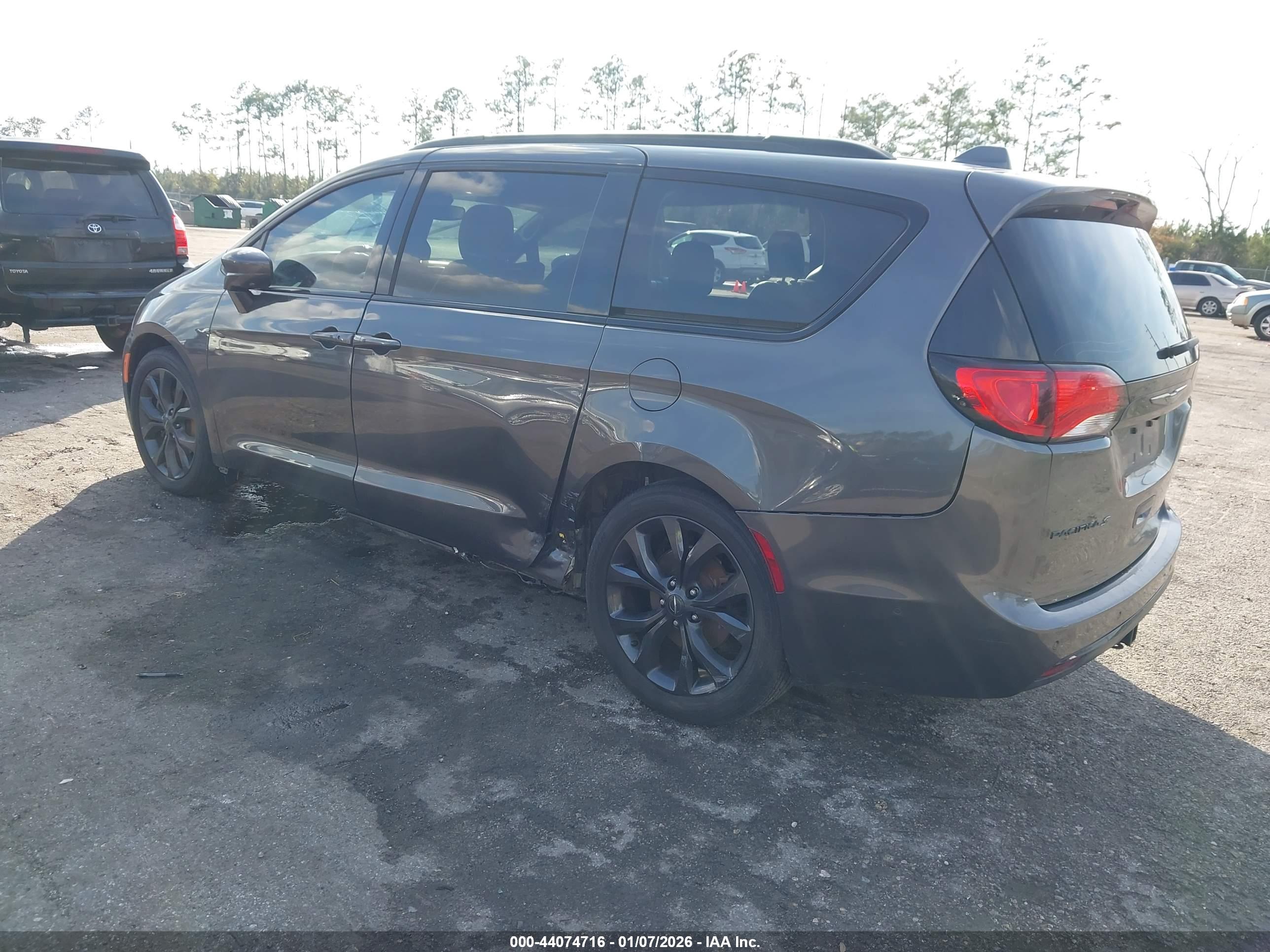 CHRYSLER PACIFICA image 3
