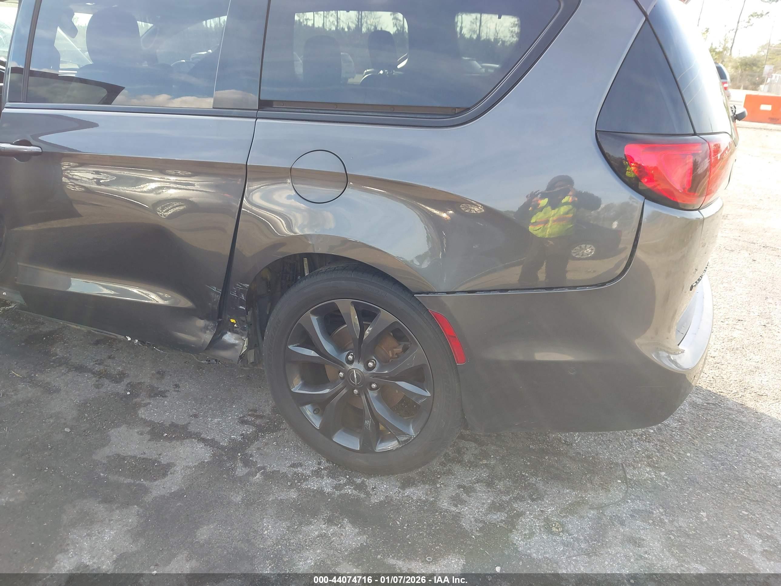 CHRYSLER PACIFICA image 6
