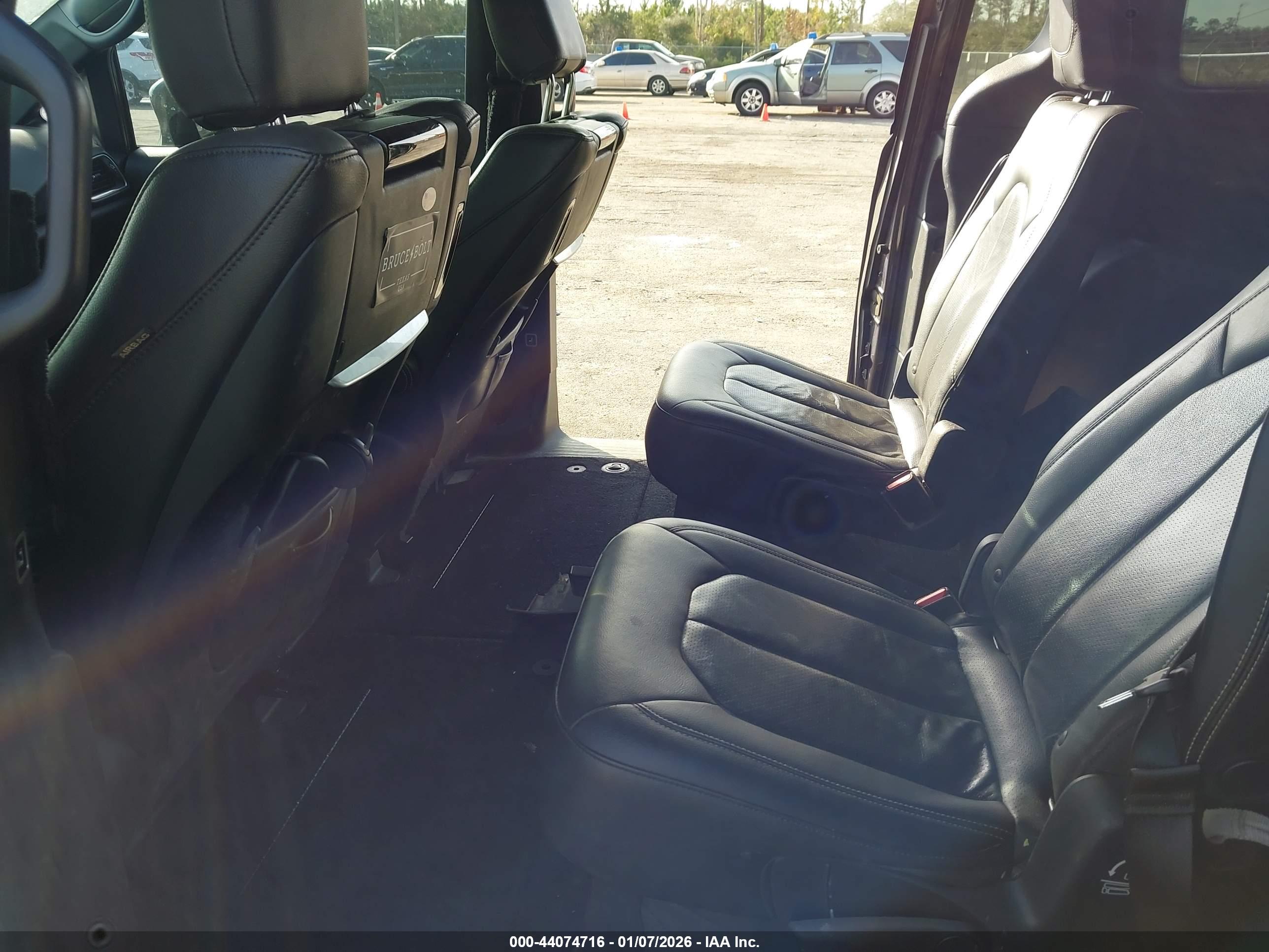 CHRYSLER PACIFICA image 8