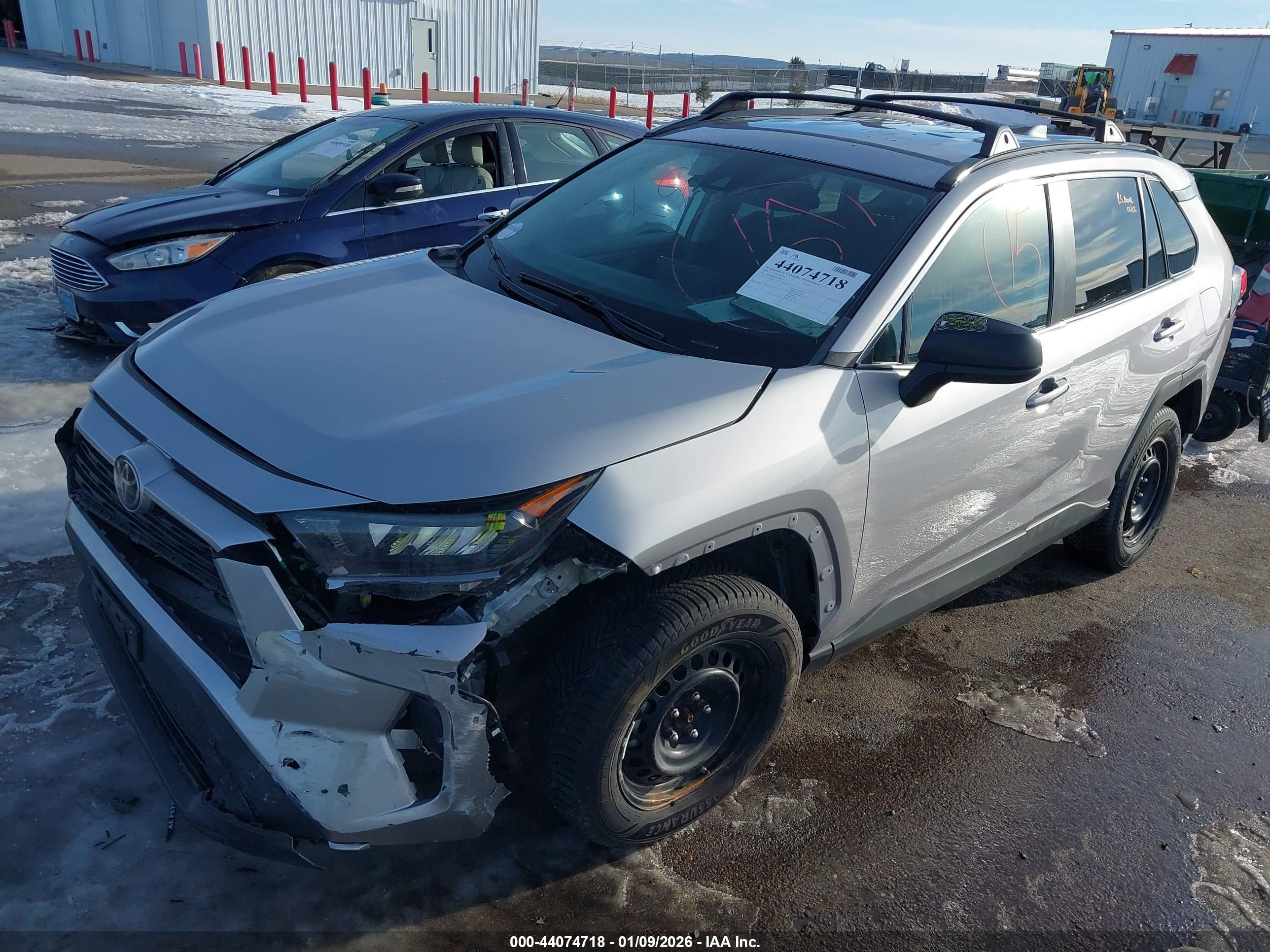 TOYOTA RAV4 image 2