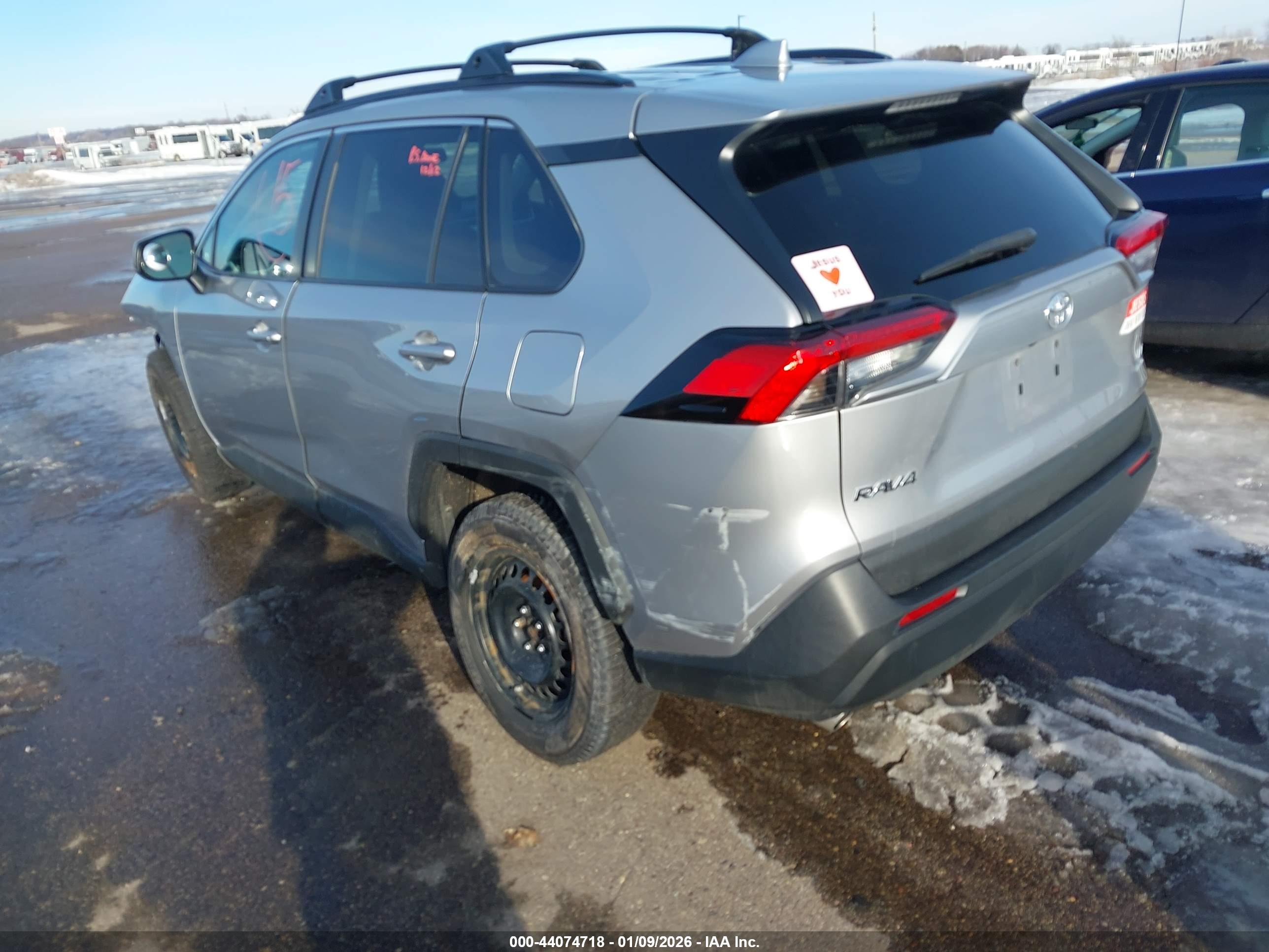 TOYOTA RAV4 image 3