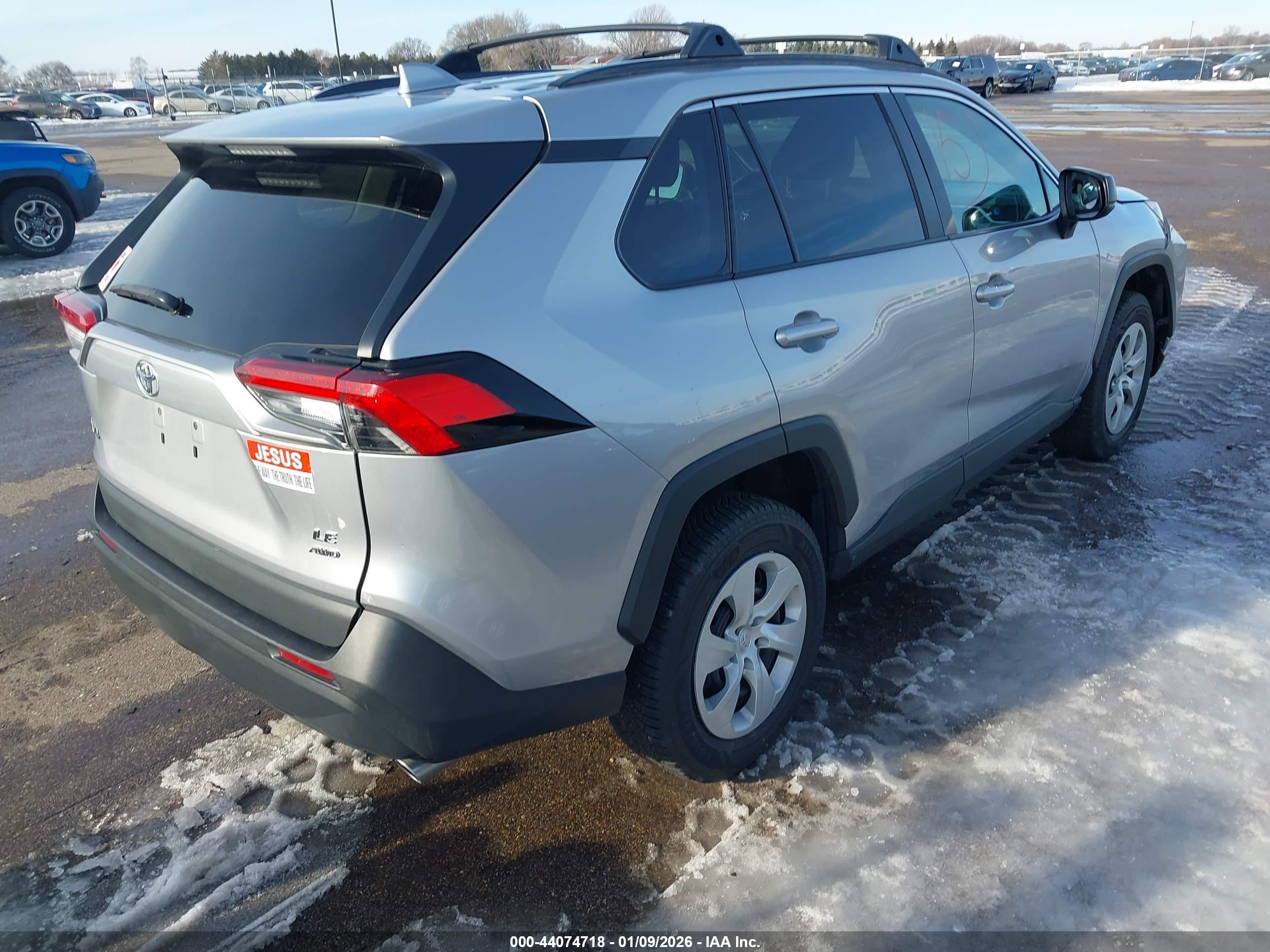 TOYOTA RAV4 image 4