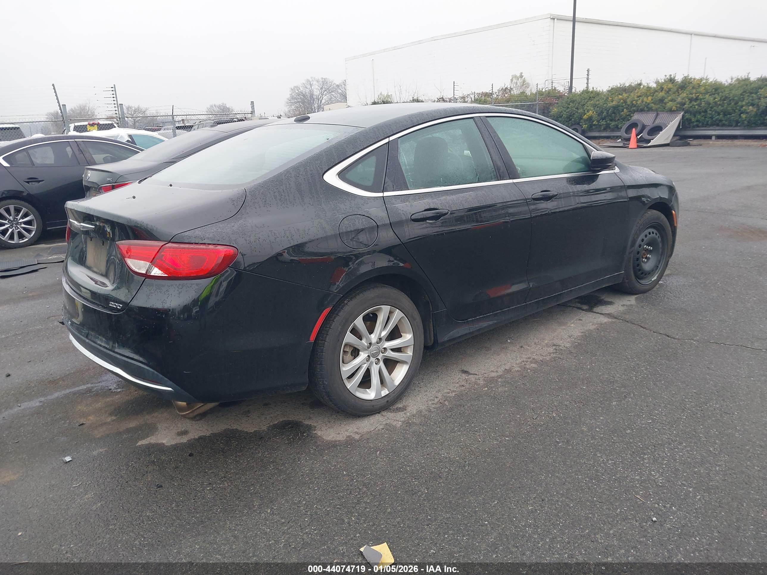 CHRYSLER 200 image 4