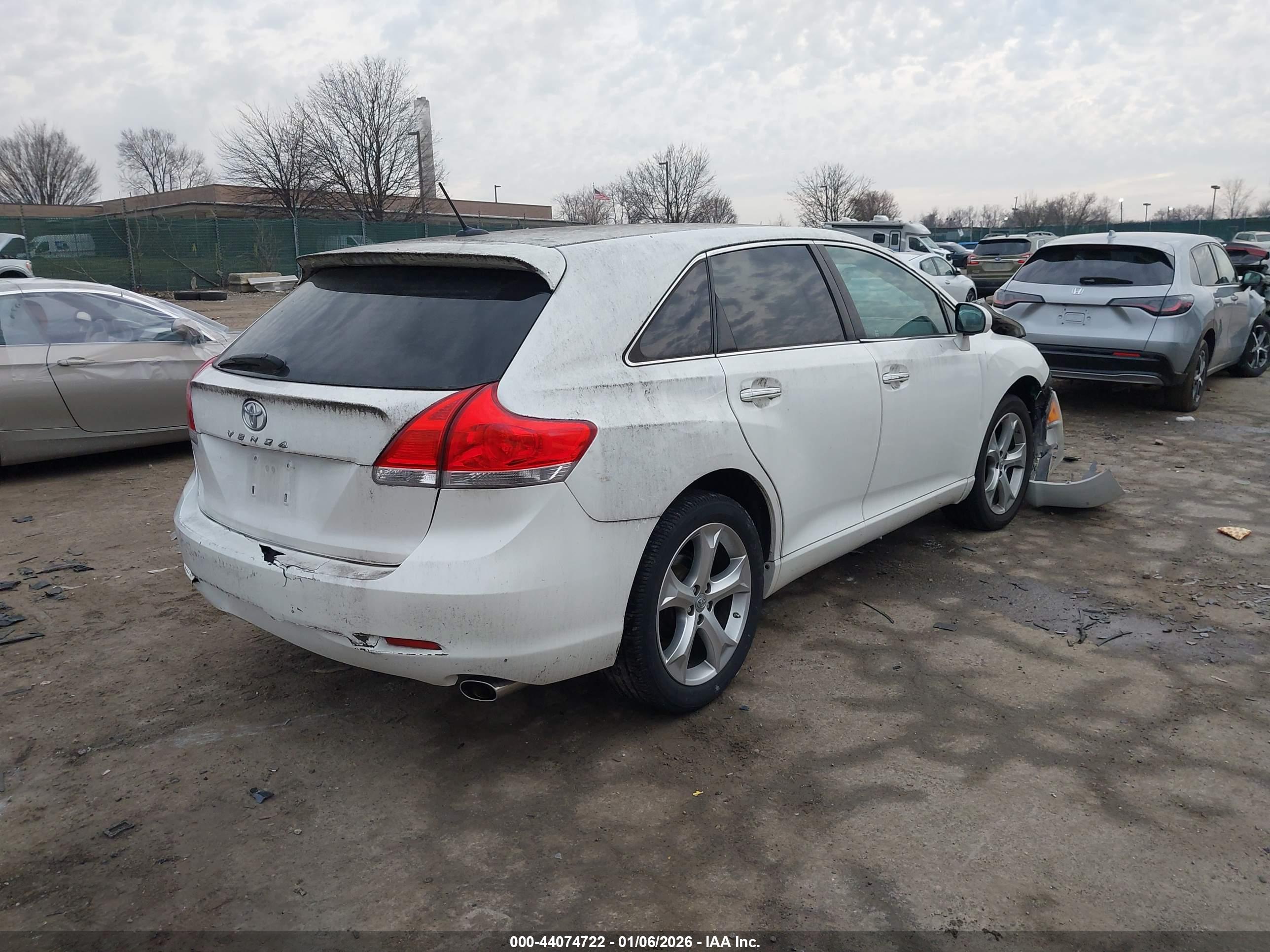 TOYOTA VENZA image 4