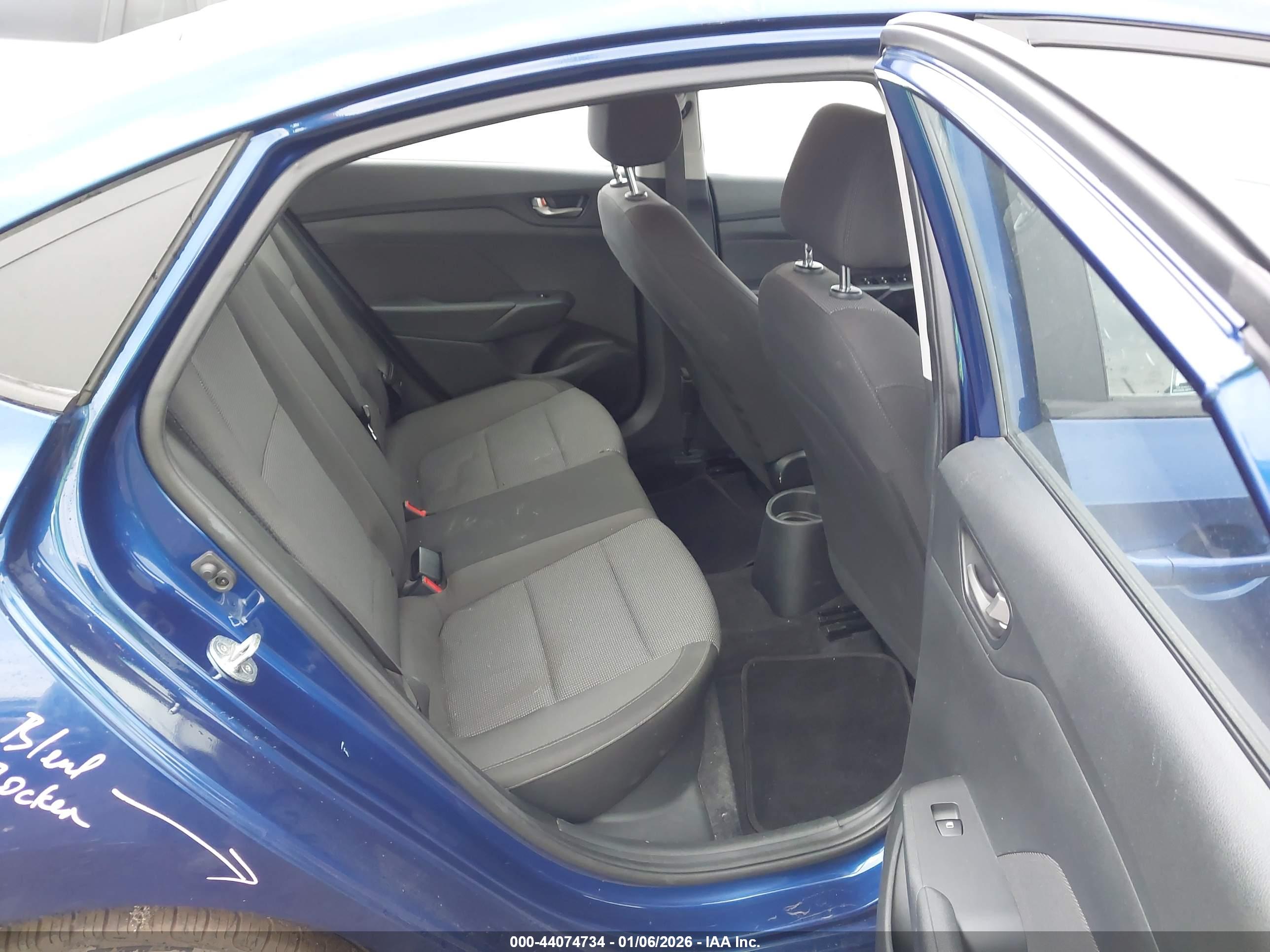HYUNDAI ACCENT image 8