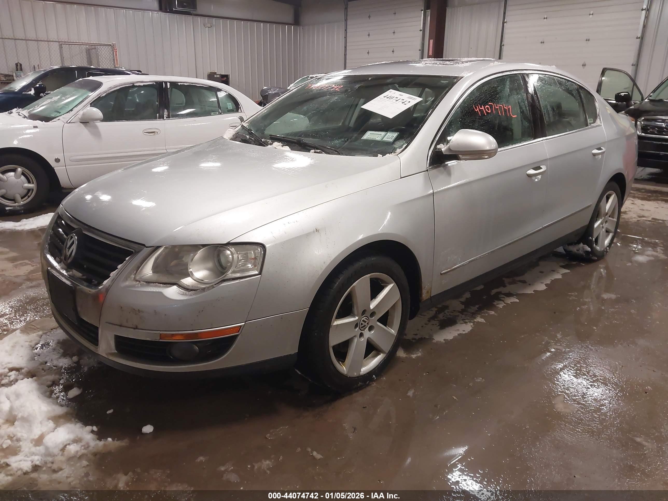 VOLKSWAGEN PASSAT image 2