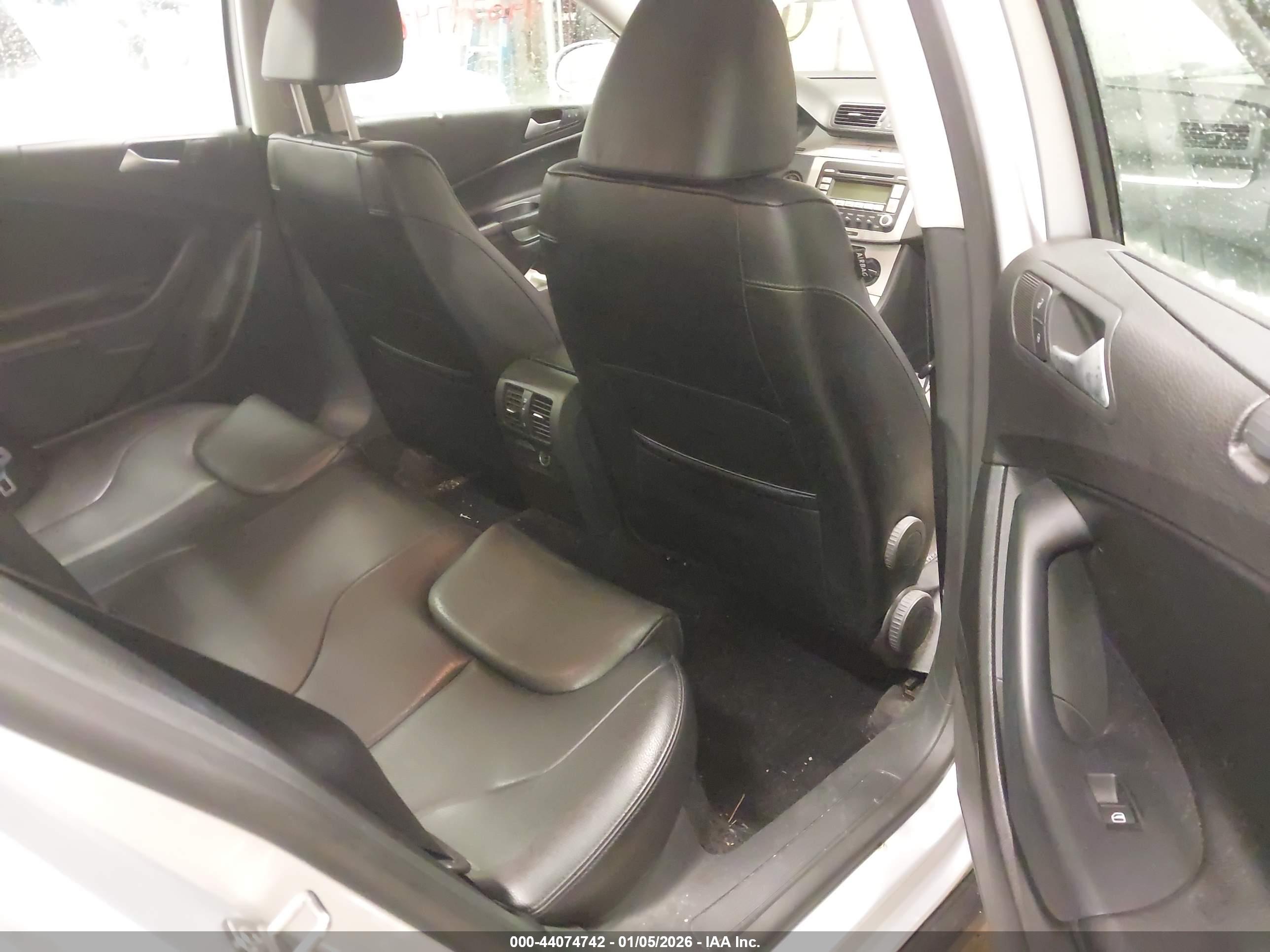 VOLKSWAGEN PASSAT image 8
