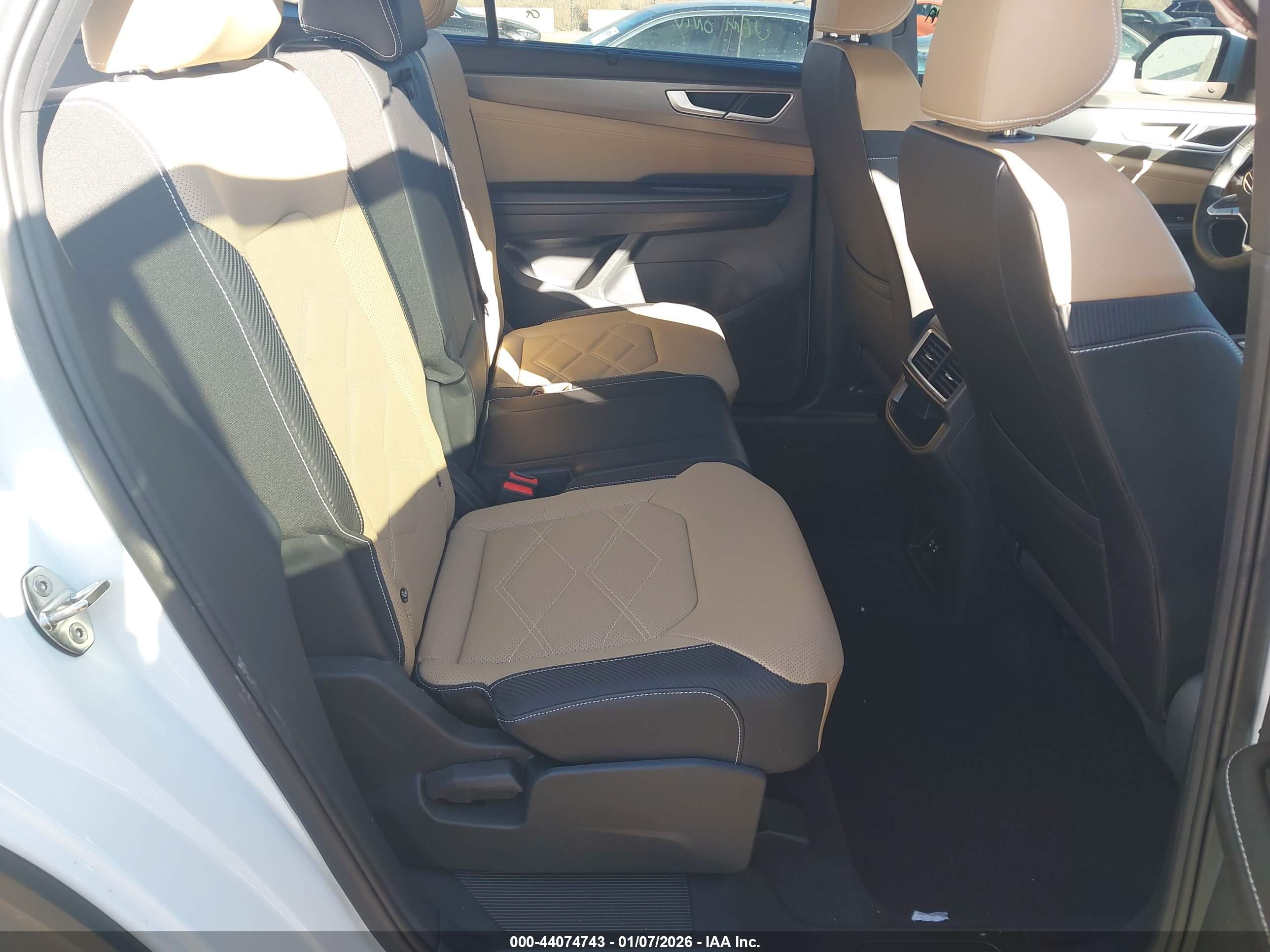 VOLKSWAGEN ATLAS image 8