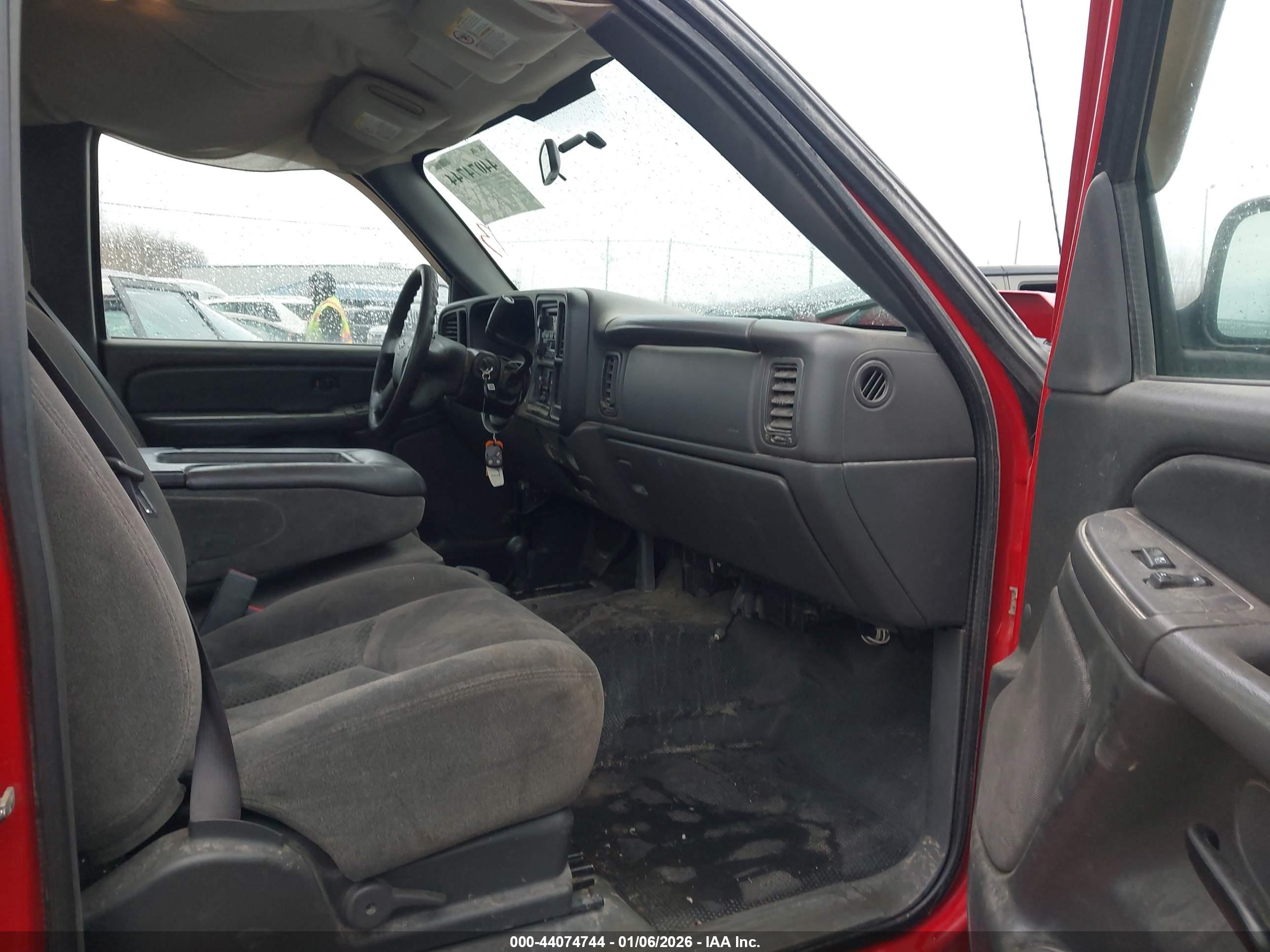 CHEVROLET SILVERADO image 5