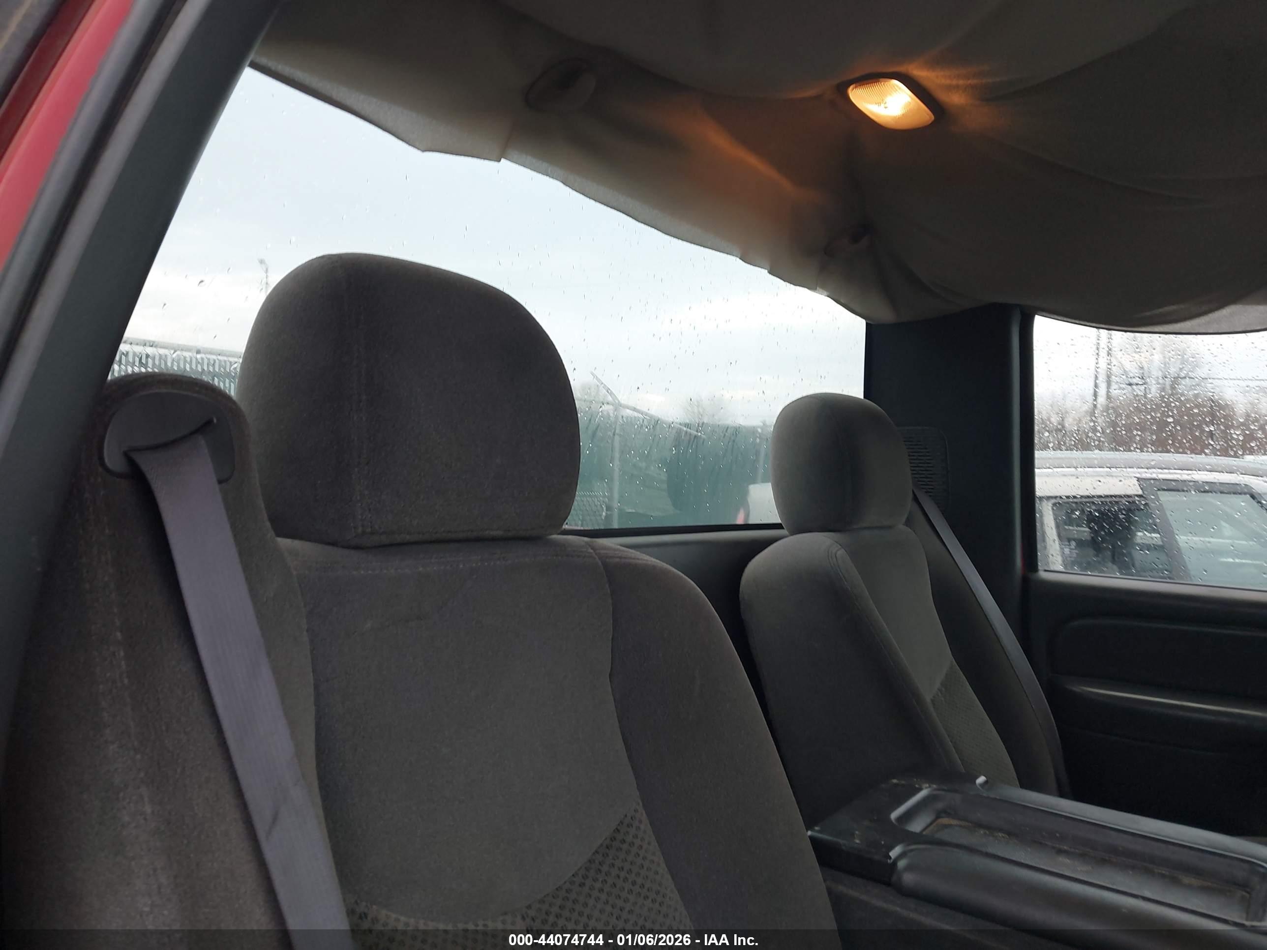 CHEVROLET SILVERADO image 8