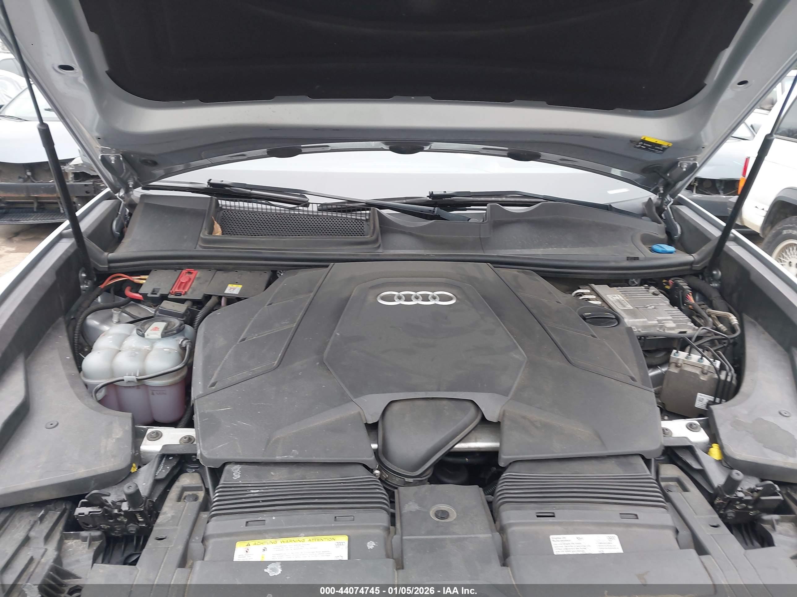 AUDI Q8 image 10
