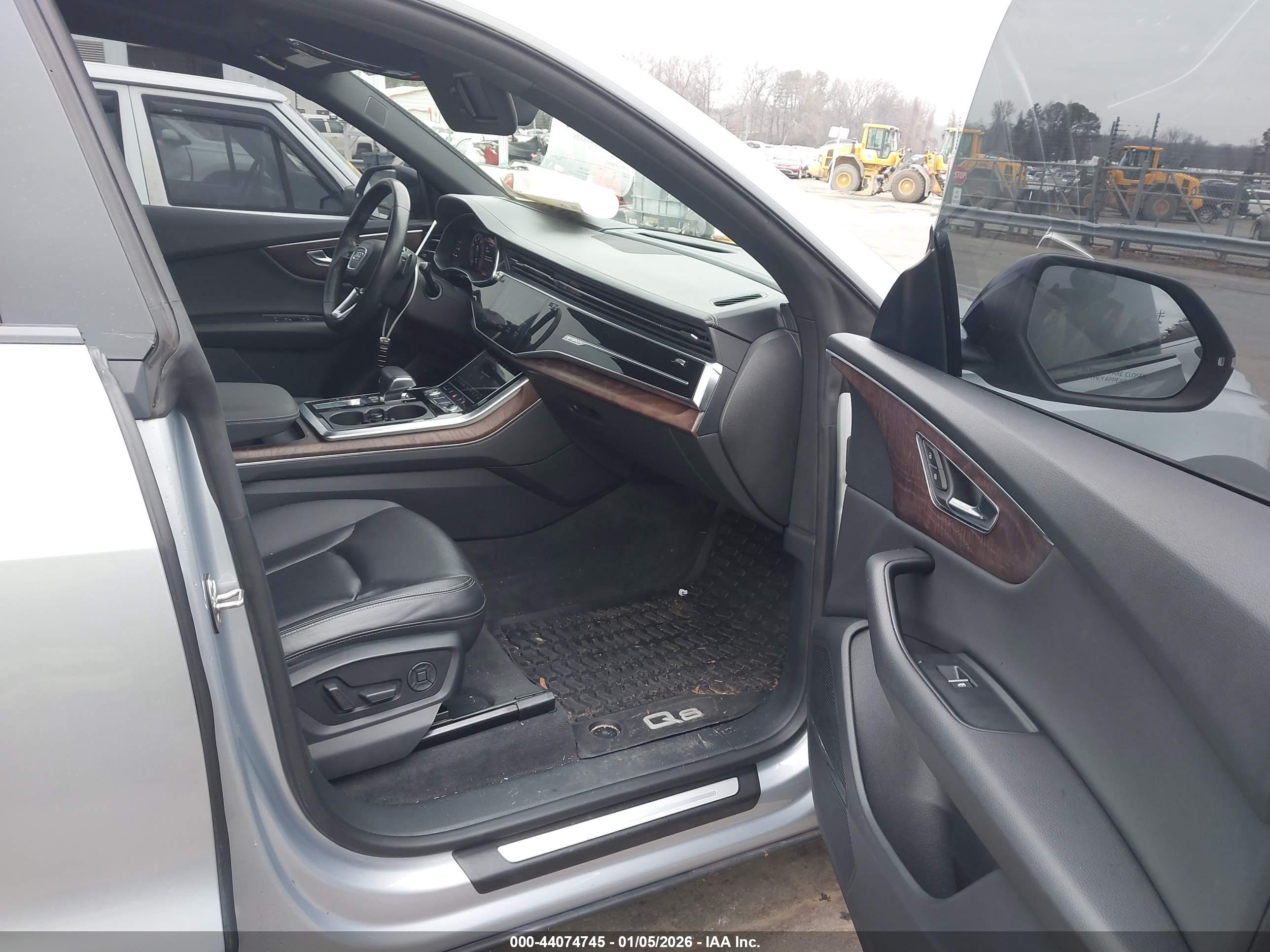 AUDI Q8 image 5