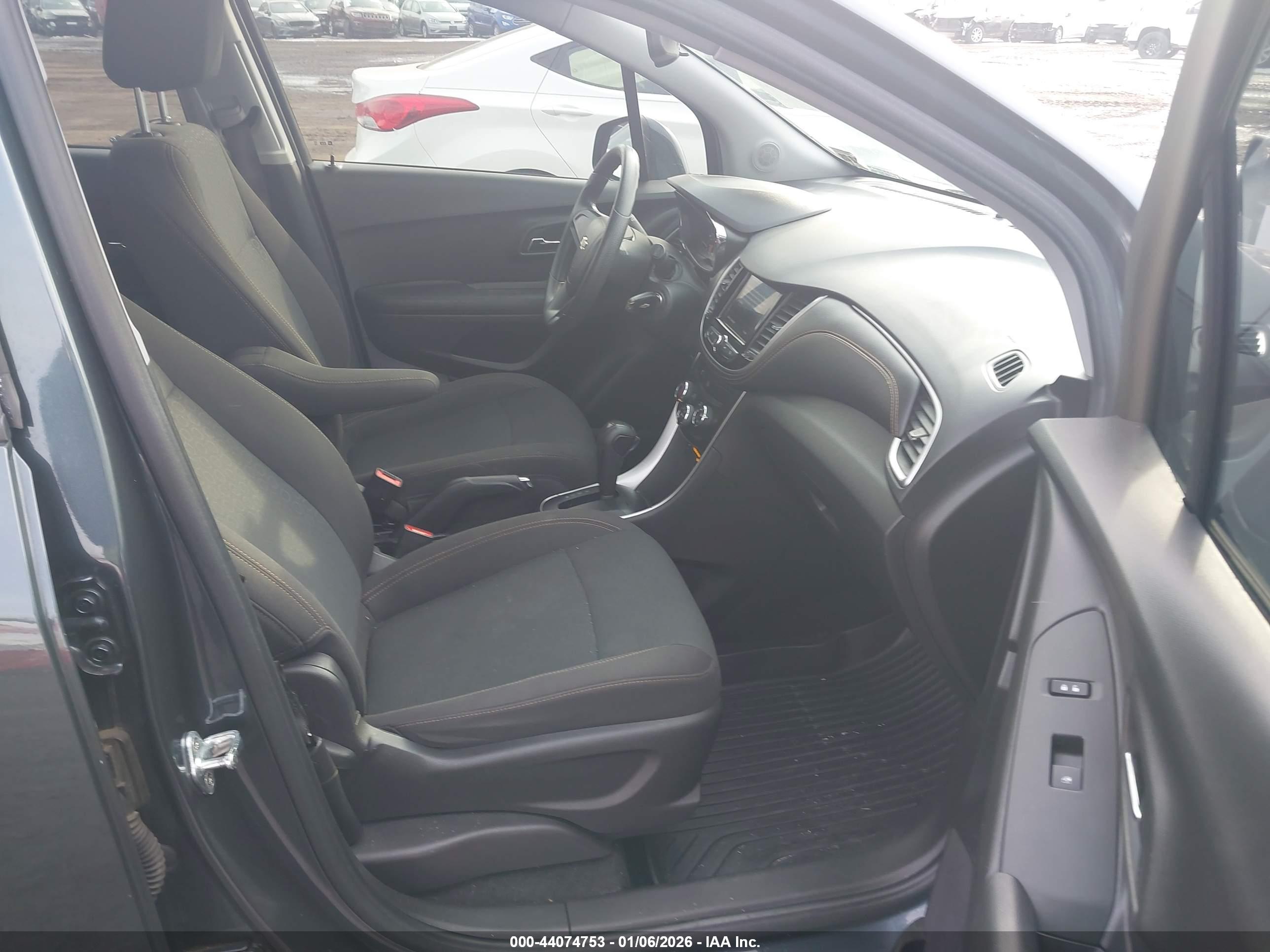 CHEVROLET TRAX image 5