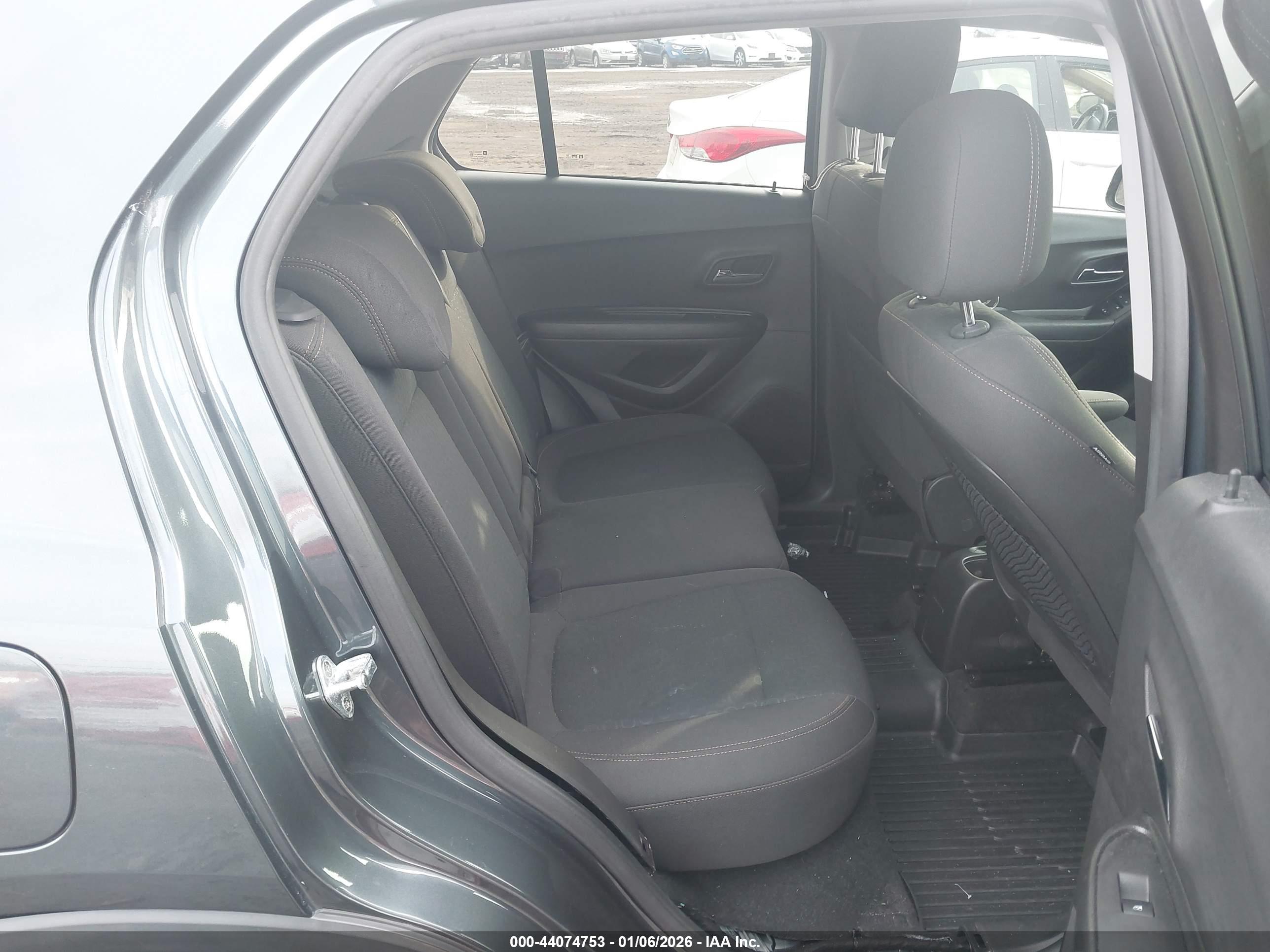 CHEVROLET TRAX image 8
