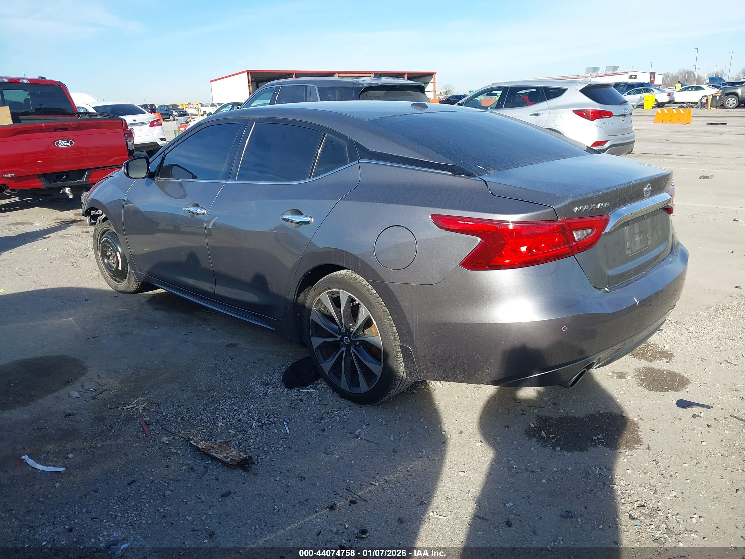 NISSAN MAXIMA image 3