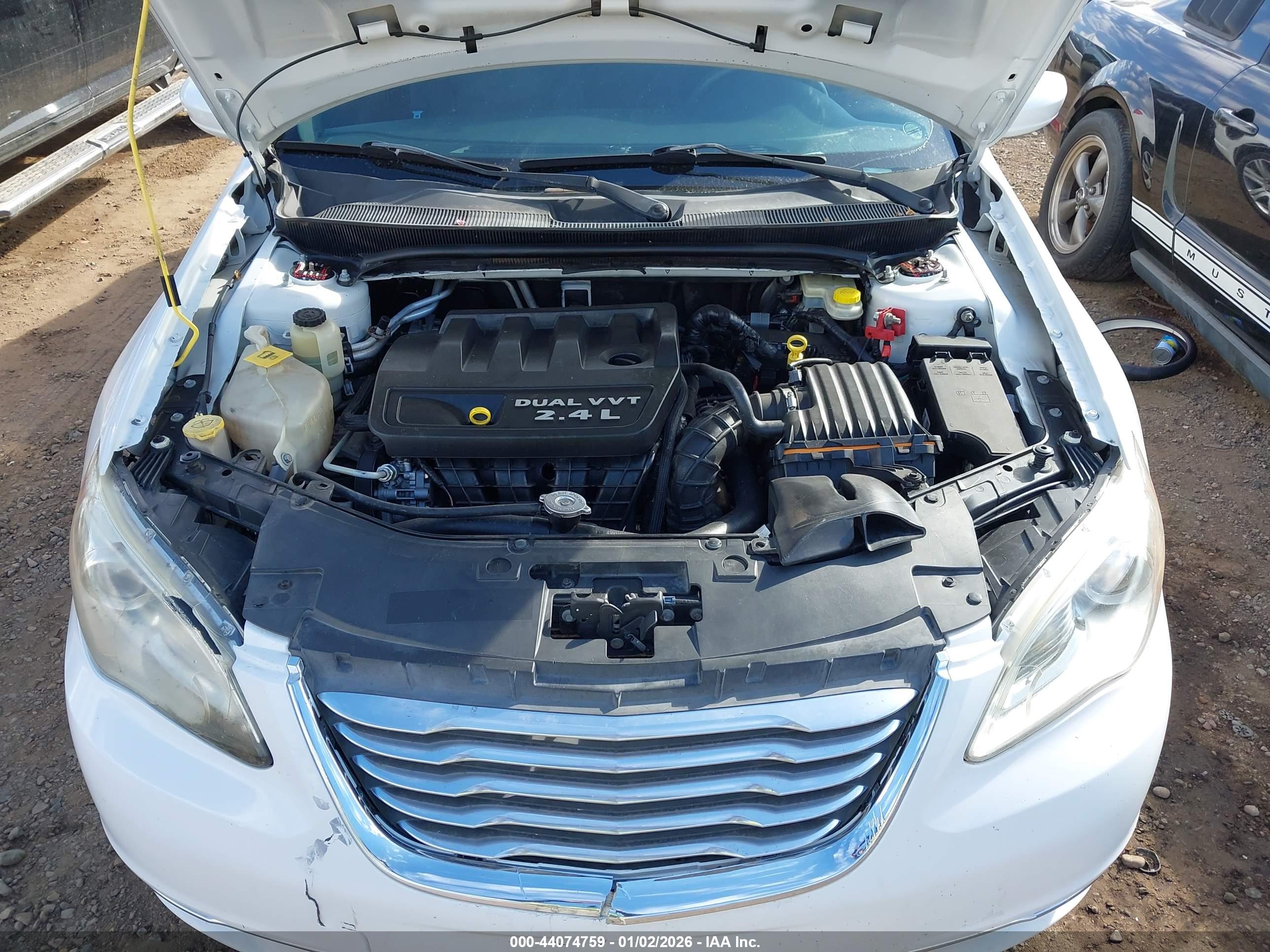 CHRYSLER 200 image 10