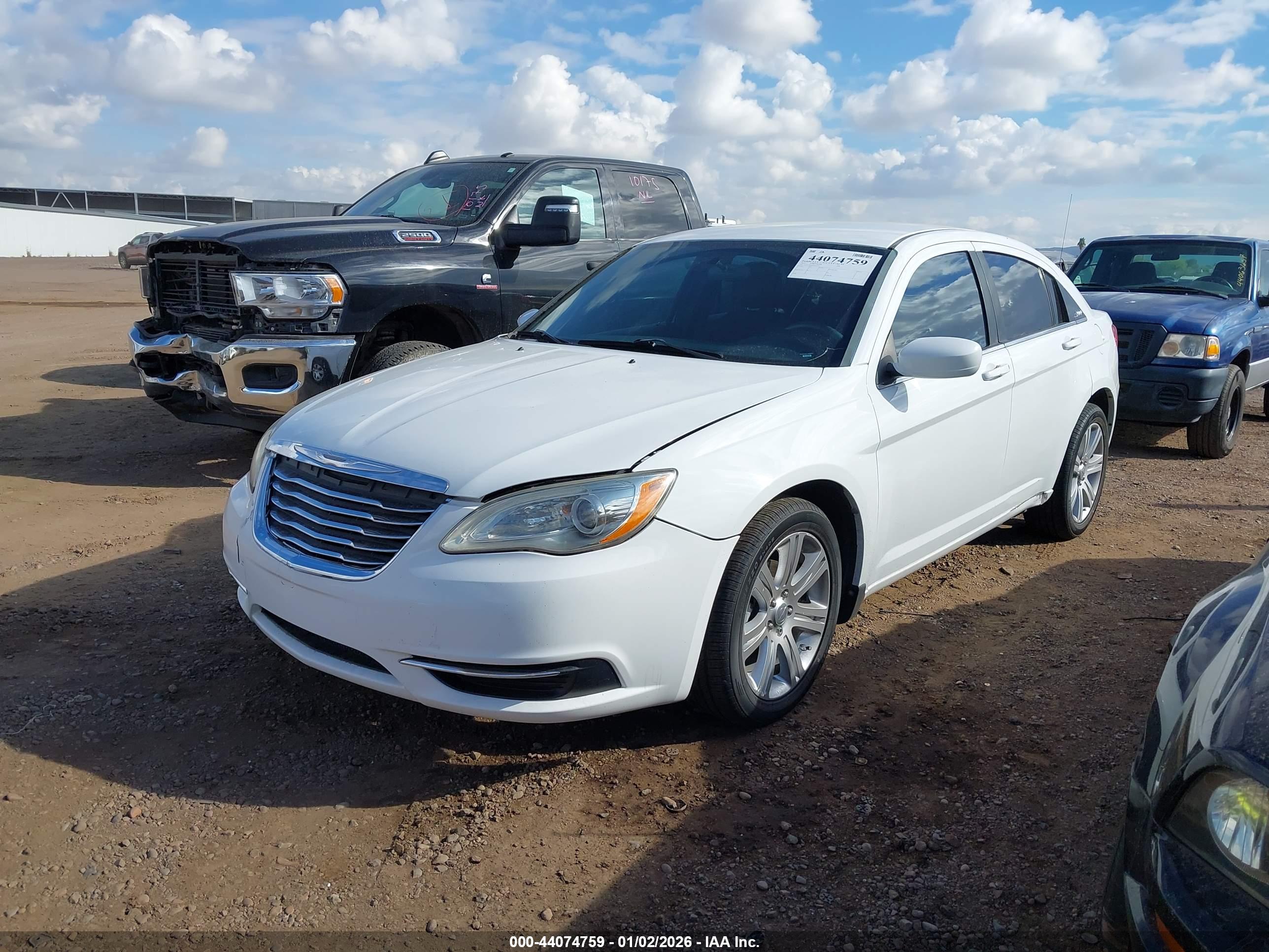 CHRYSLER 200 image 2