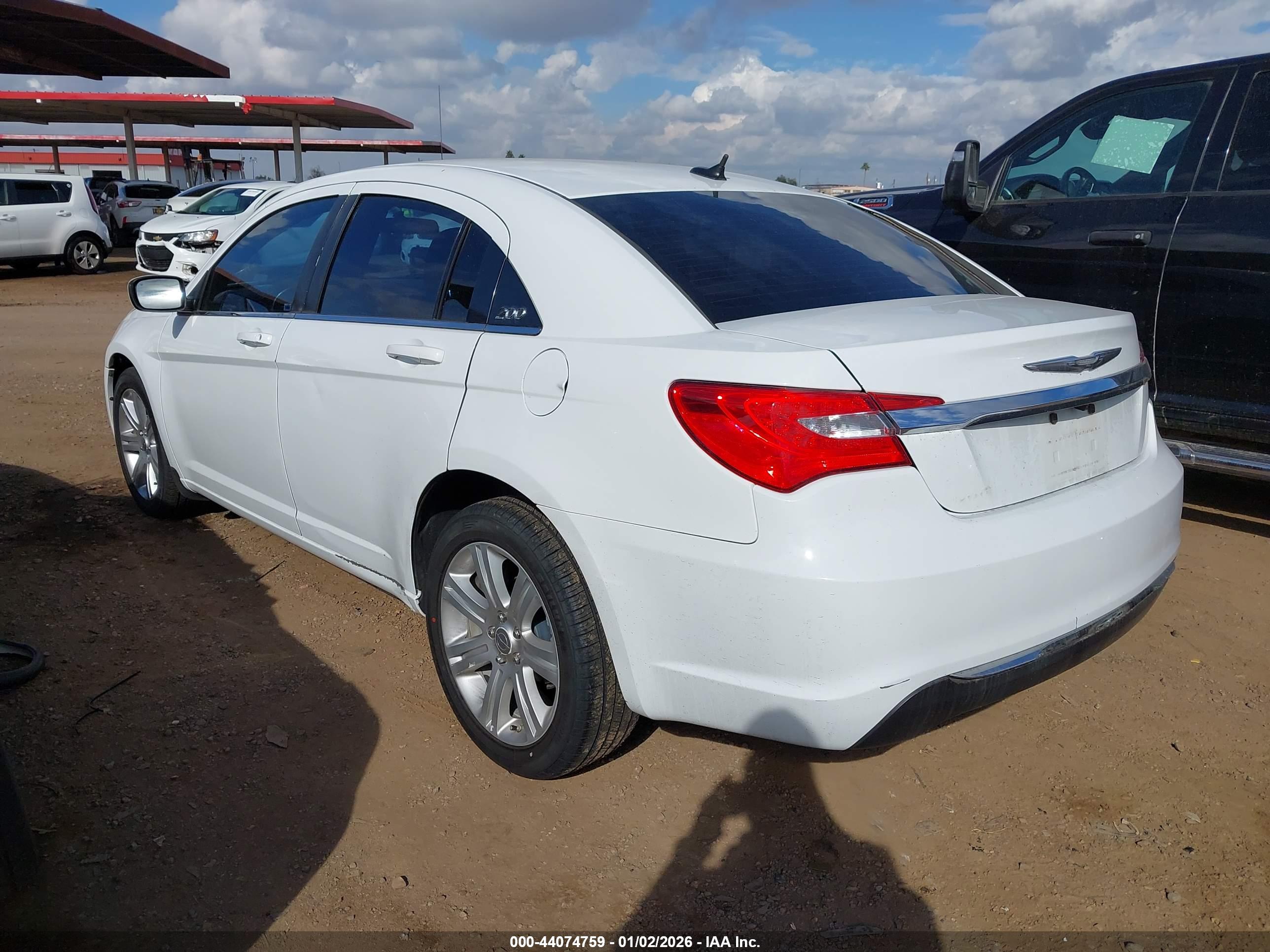 CHRYSLER 200 image 3
