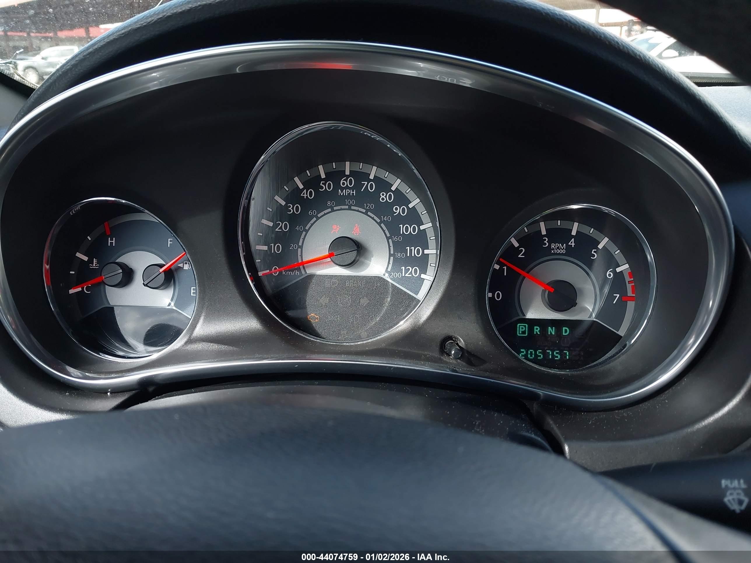 CHRYSLER 200 image 7