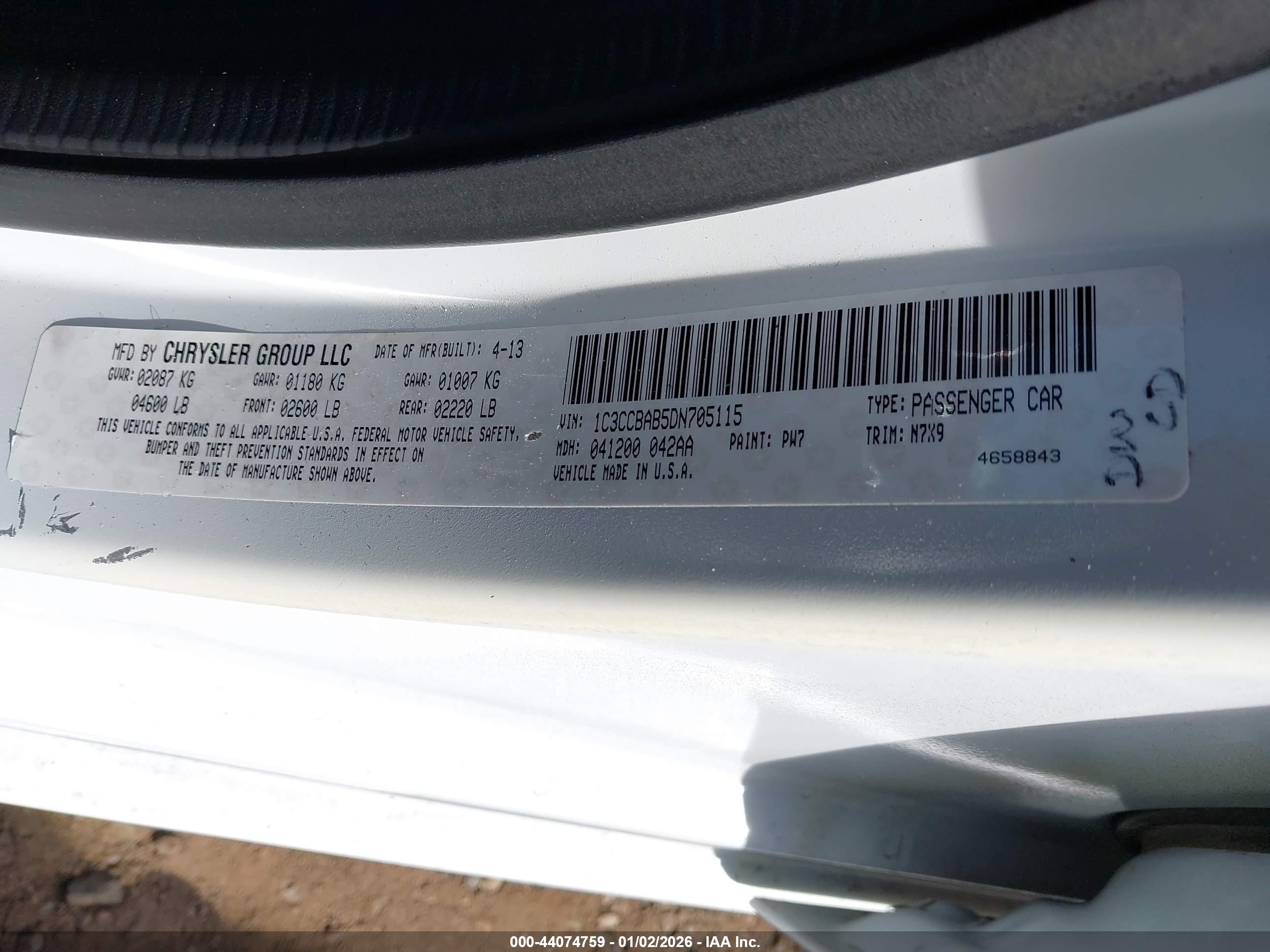CHRYSLER 200 image 9