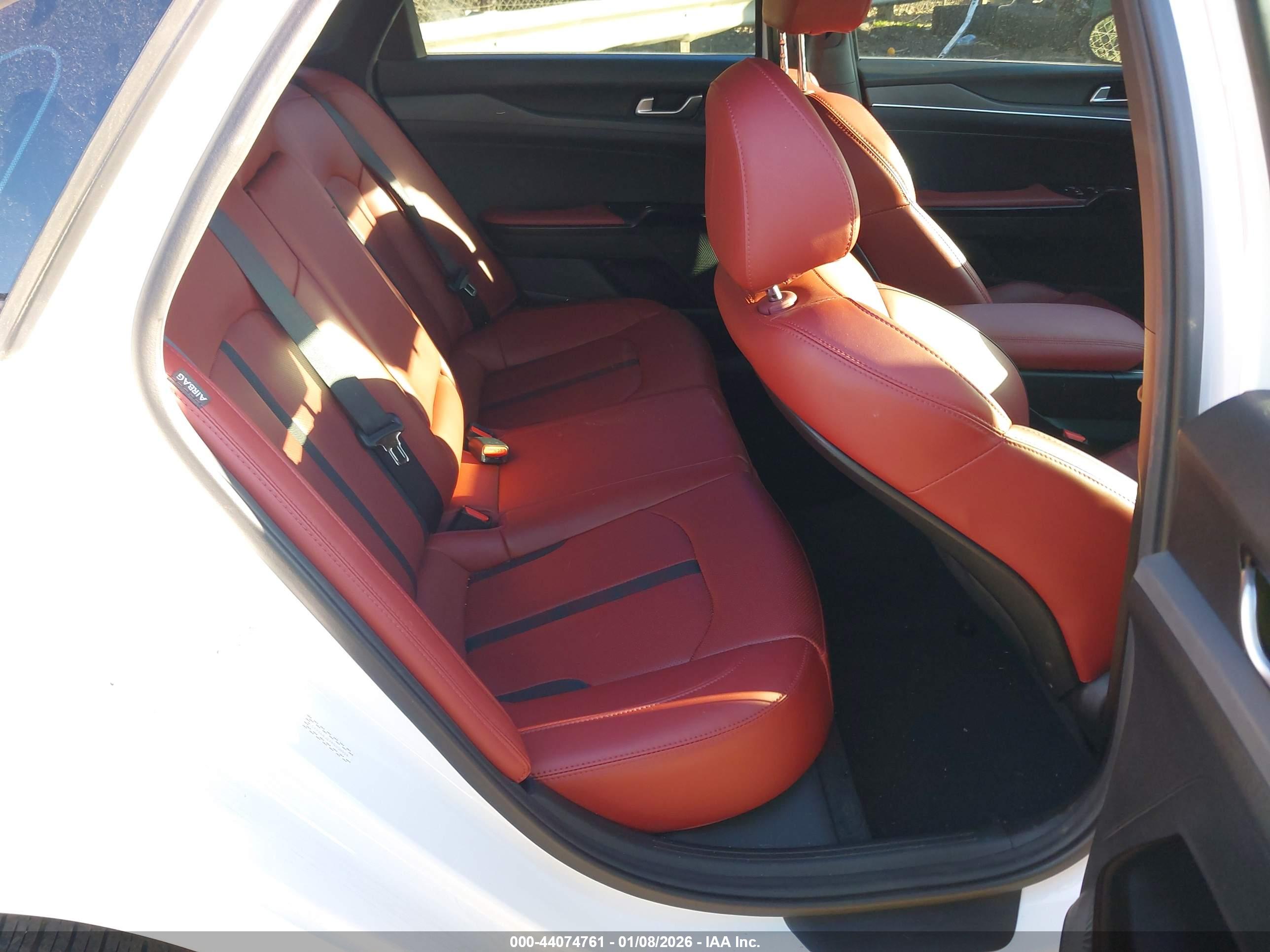 KIA K5 image 8